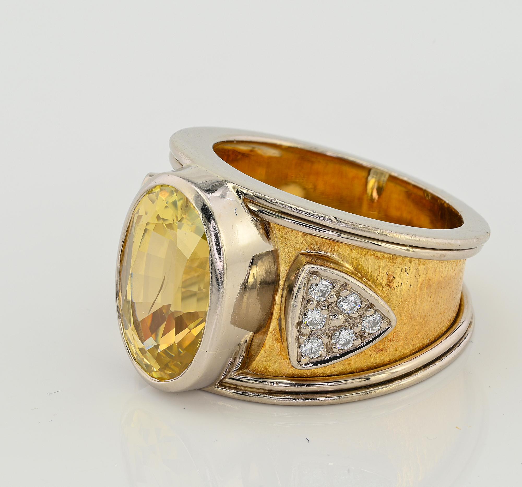 Women's or Men's Estate 8.95 Ct Natural Yellow Sapphire Diamond English 18 KT Ring For Sale