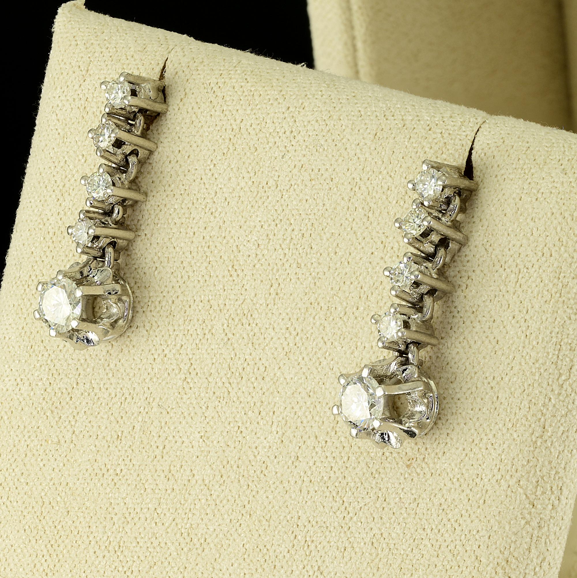 Estate .90 Ct Diamond Drop Earrings 18 KT White Gold In Excellent Condition For Sale In Napoli, IT