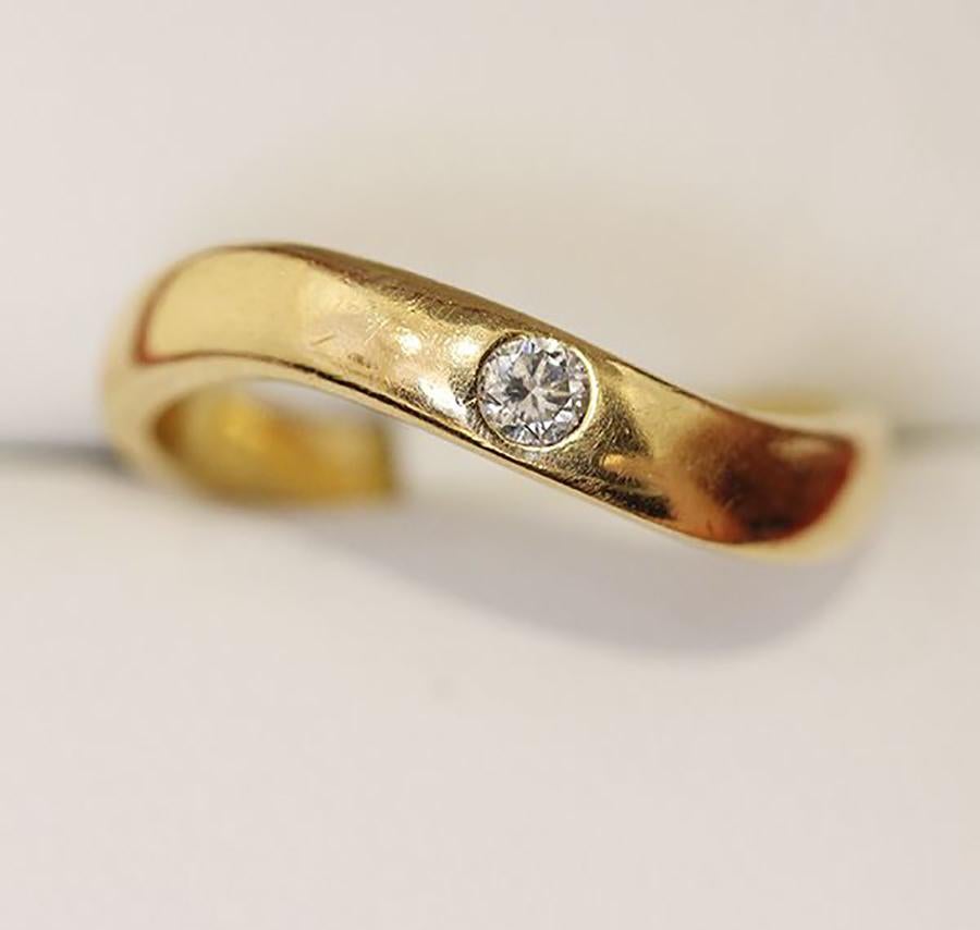 Estate age 14ct gold and single stone diamond wedding band. For Sale 1