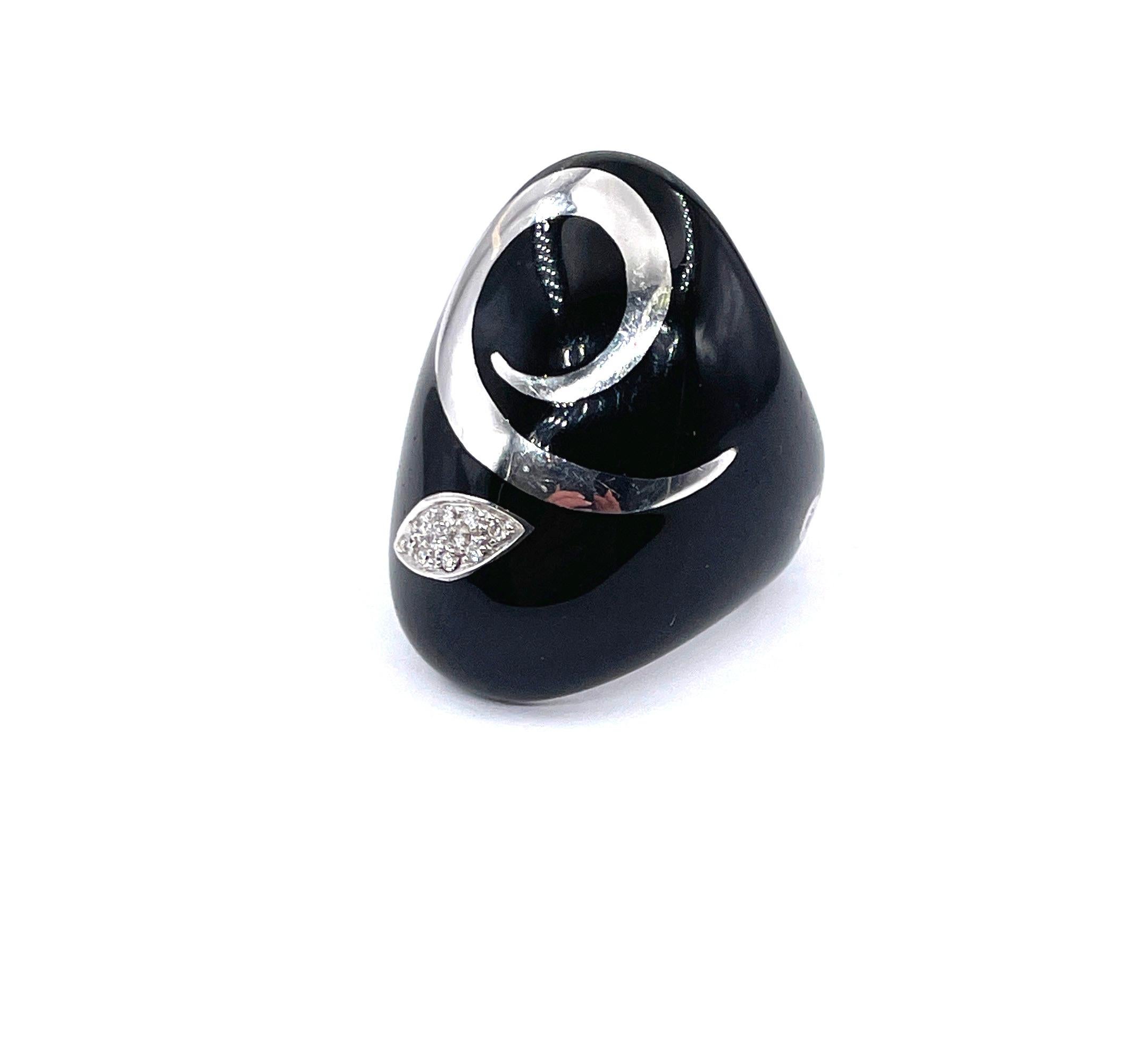 Estate Alessandro Fanfani 18 Karat White Gold and Black Enamel Diamond Ring
An unmistakable 100% Italian style speaking the language of women. The language of precious and contemporary materials, with soft and voluptuous shapes resembling the most