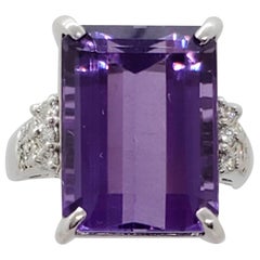 Bague en platine avec améthyste taillée en émeraude et diamant de qualité supérieure