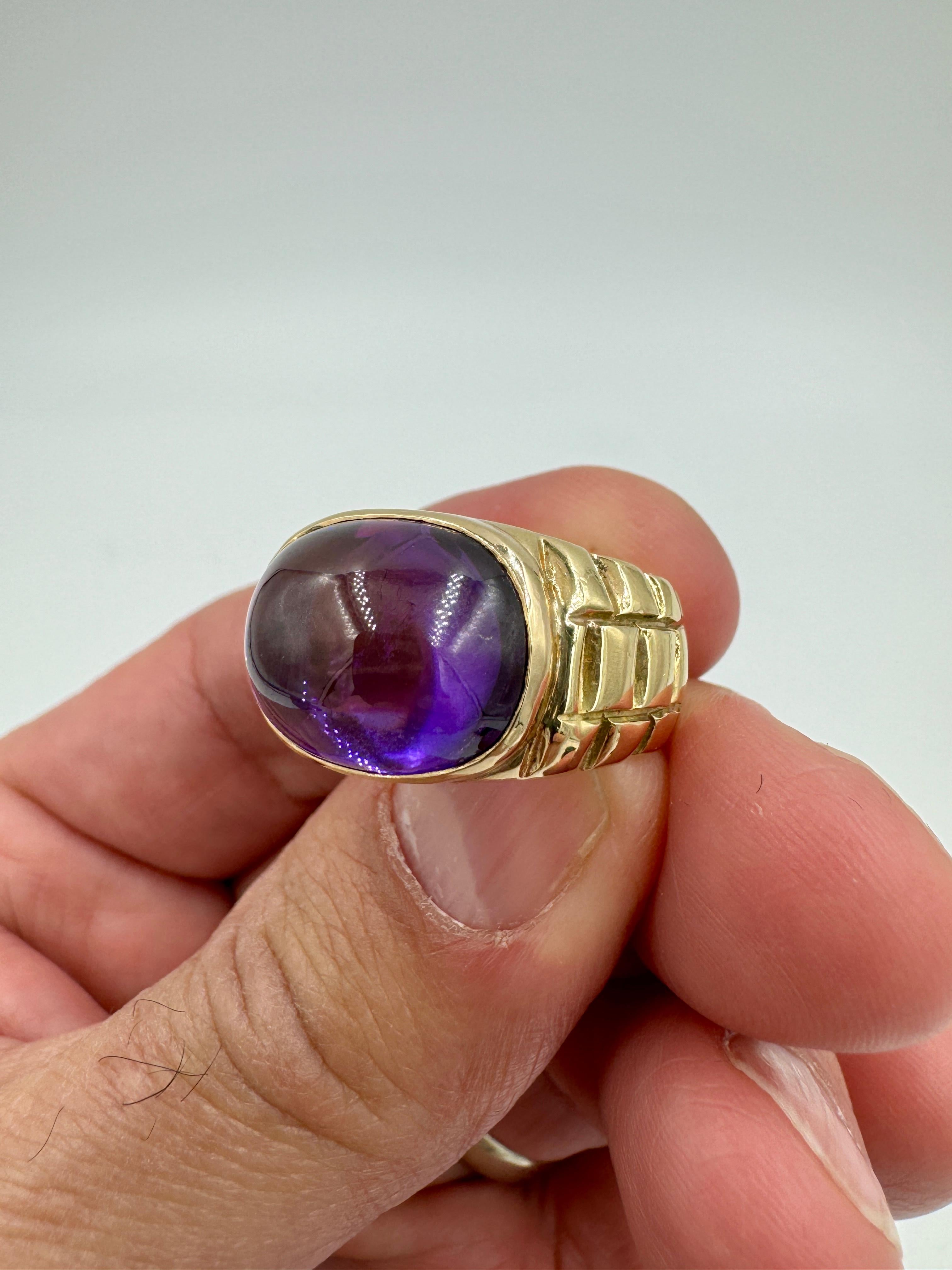 Estate Amethyst Yellow Gold Ring  In Good Condition For Sale In Los Angeles, CA