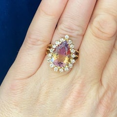 Anillo con halo de lágrima en oro amarillo de 14 quilates con ametrinas, peras y diamantes en racimo