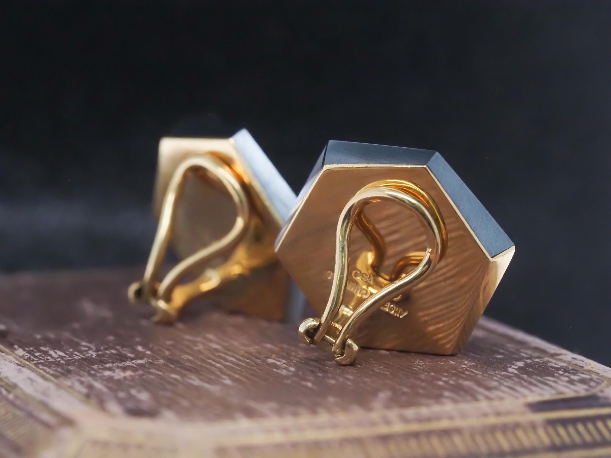 Estate Angela Cummings 18K Gold Mother of Pearl and Hematite Cube Earrings - VHK For Sale 5