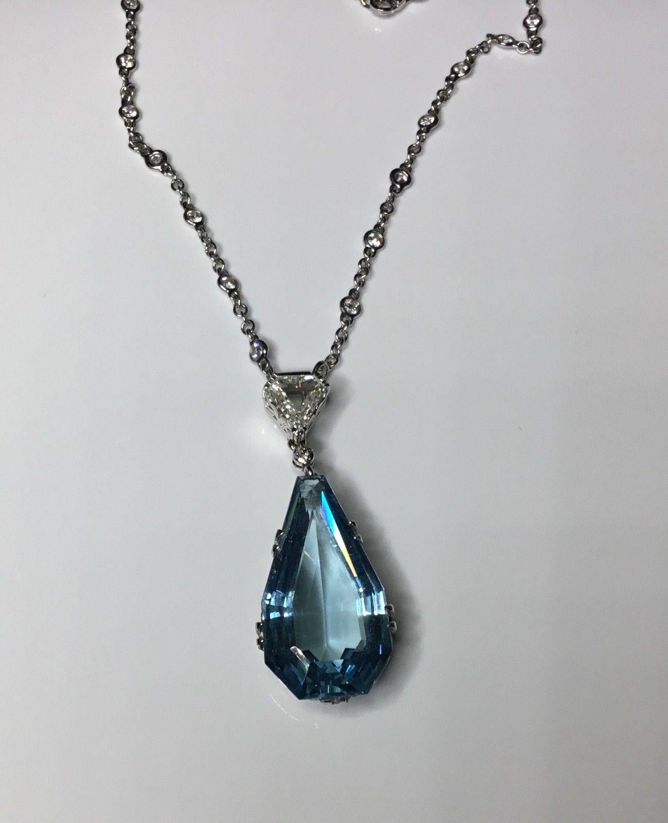 Estate Antique 18 Karat Gold 20.08 Carat Natural Aquamarine and Diamond Necklace For Sale 1