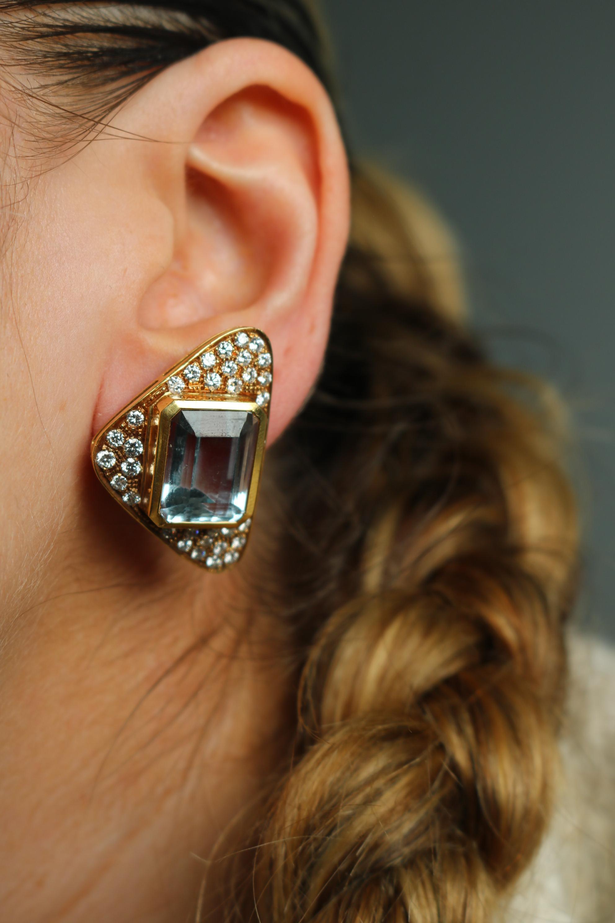 Boucles d'oreilles en or jaune 18K avec aigue-marine et diamant ~21.28CTW en vente 3