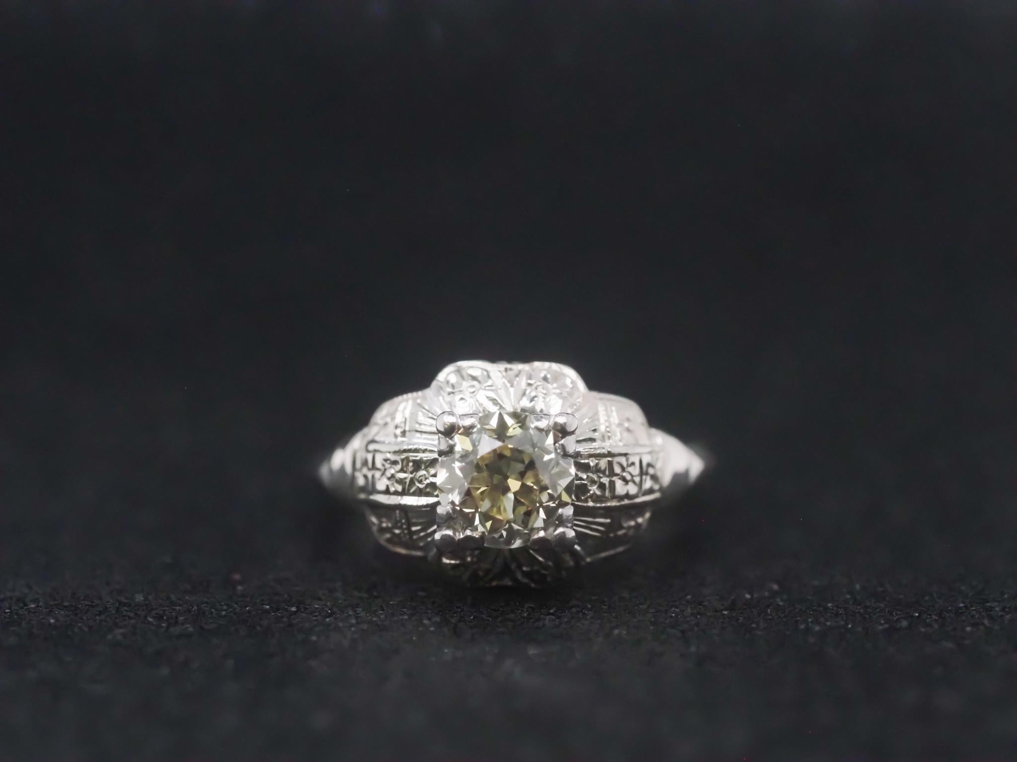 Bague de fiançailles Art déco 1.00ct Old European Diamond - VHK#951a

Année : années 1920

Détails de l'article :
Taille de la bague : 7 (assez grande)
Type de métal : 14K & Palladium [Poinçonné et testé]
Poids : 3.6 grammes

Détails du diamant :
