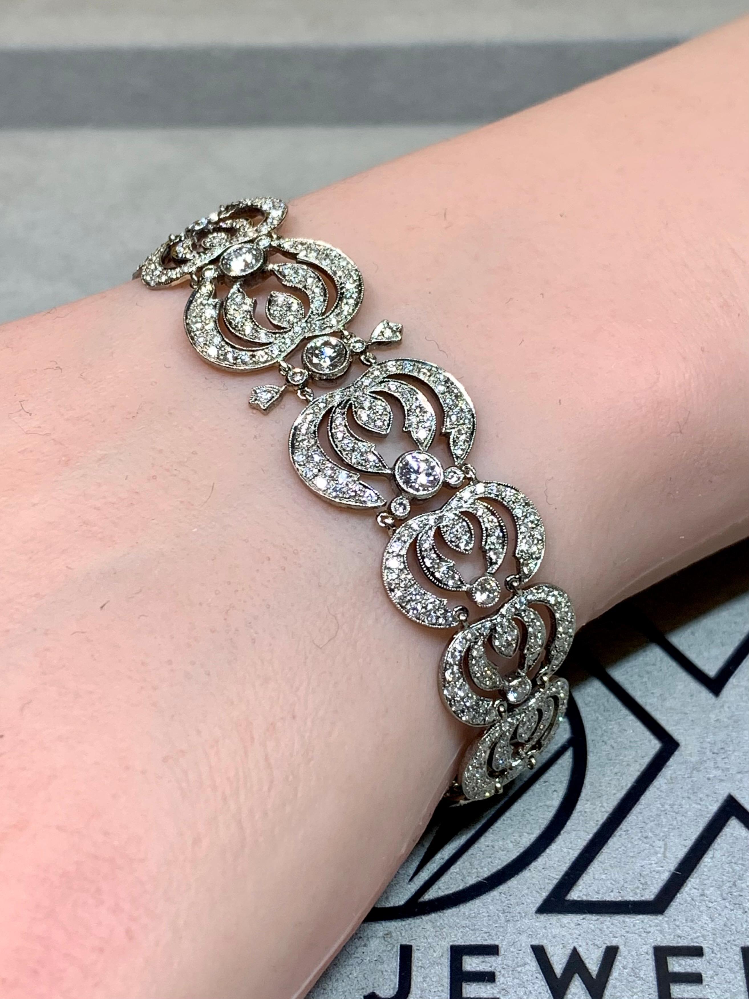 Taglio rotondo Bracciale a mezzaluna con diamanti in oro bianco 18 carati Estate Art Deco 6ctw G Vs 7