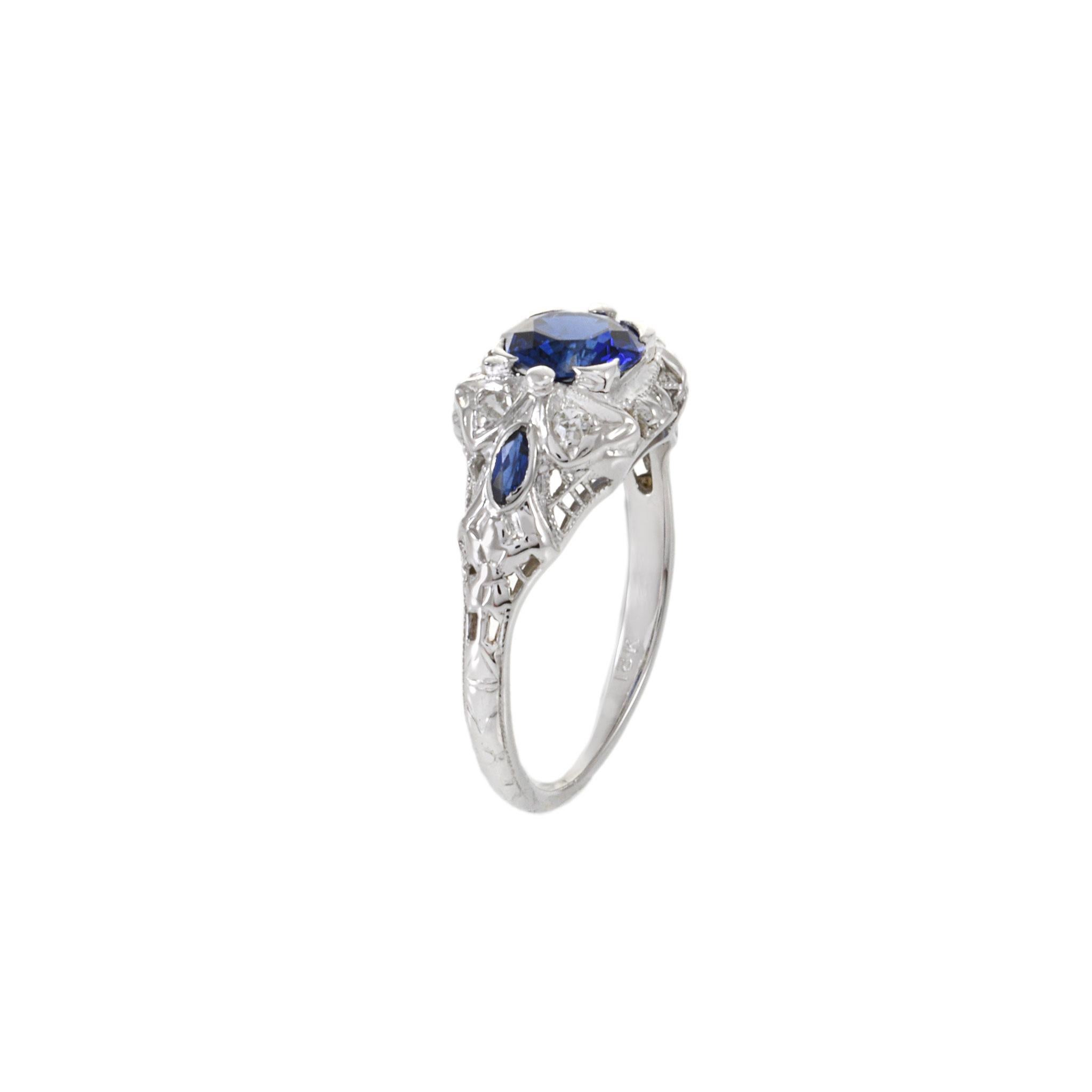 Nachlass Art Deco 18KT Weißgold Saphir- und Diamantring (Rundschliff) im Angebot