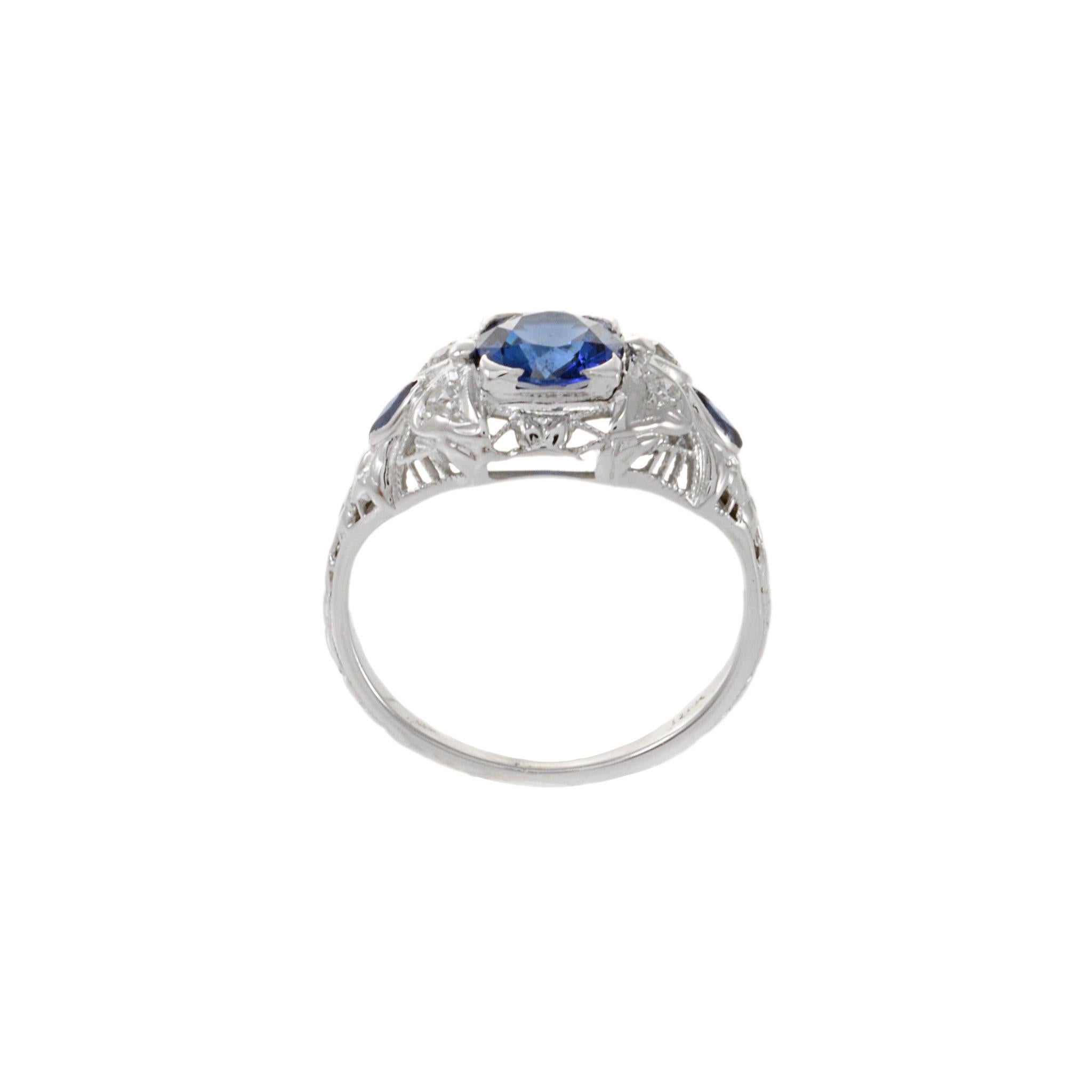 Nachlass Art Deco 18KT Weißgold Saphir- und Diamantring im Zustand „Hervorragend“ im Angebot in New York, NY