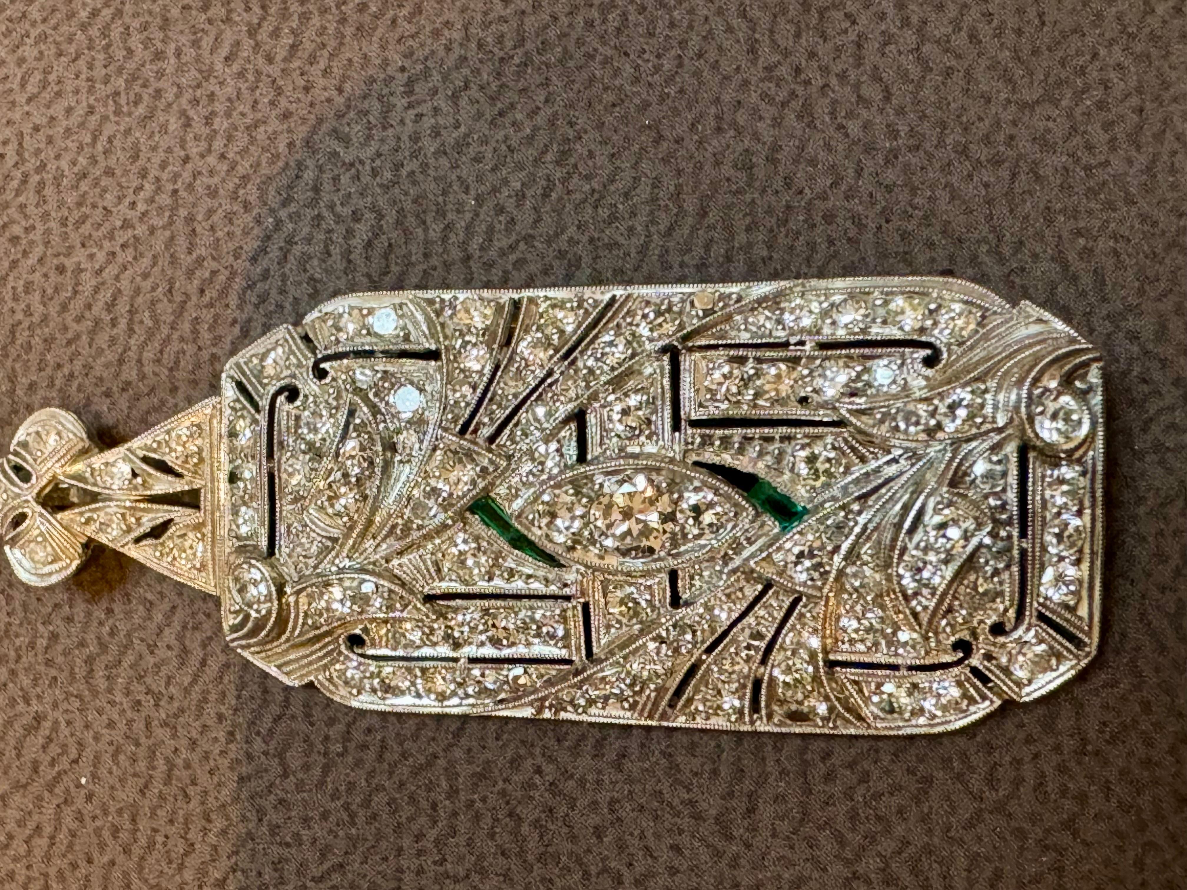  **Estate Art Deco 5 Ct Diamond Platinum Pin/Broach/Pendant - VS Quality**

Questo squisito pezzo è uno splendido esempio di design Estate Art Deco, con ben 5 carati di diamanti incastonati nel platino. I diamanti sono di qualità VS, per garantire