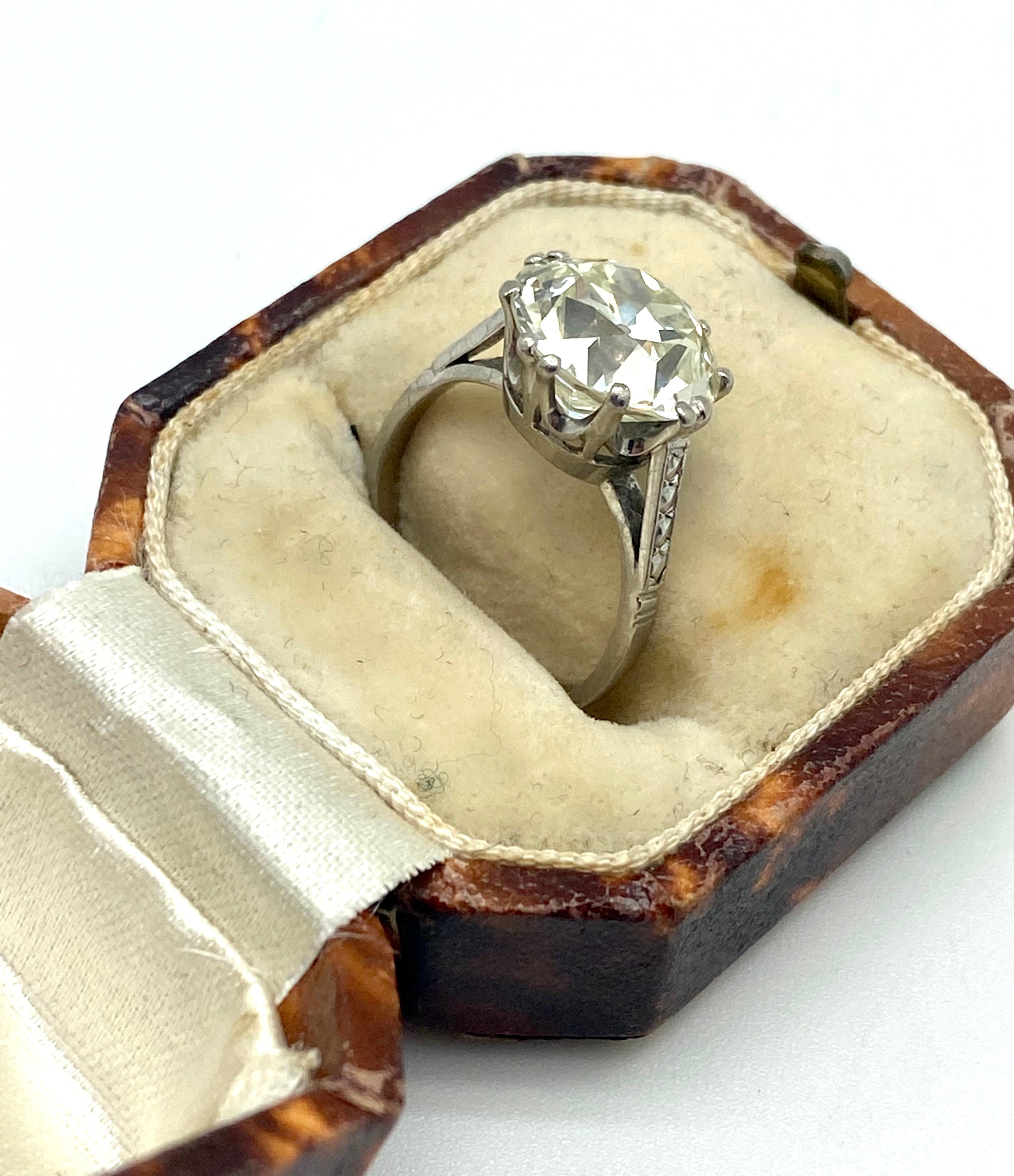 Women's Estate Art Deco 5.03 Carat Old European Cut Diamond Platinum Engagement Ring For Sale