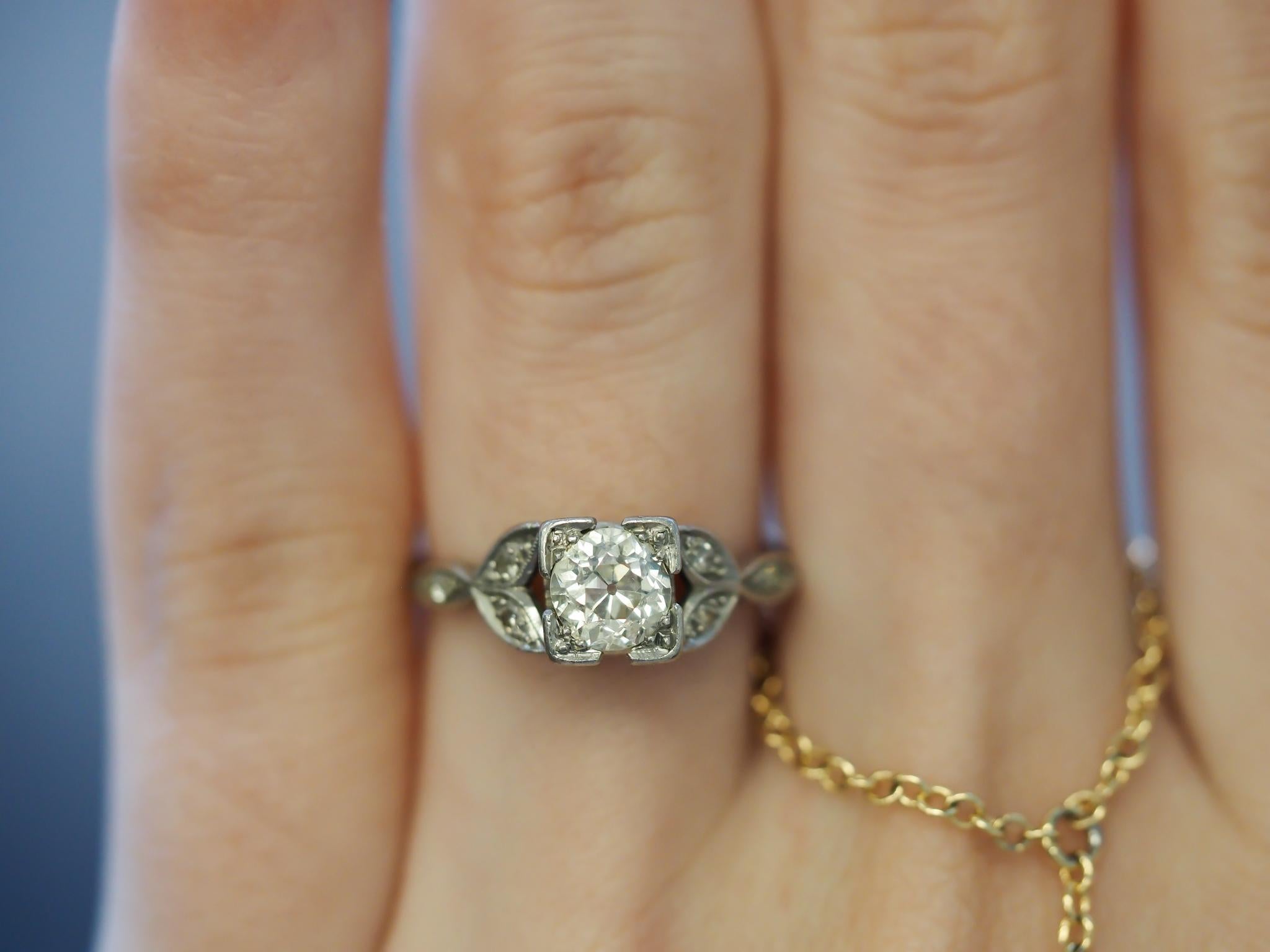 Taille vieille Europe Bague de fiançailles en platine avec diamant européen de 0,65ct - VHK#1003 en vente