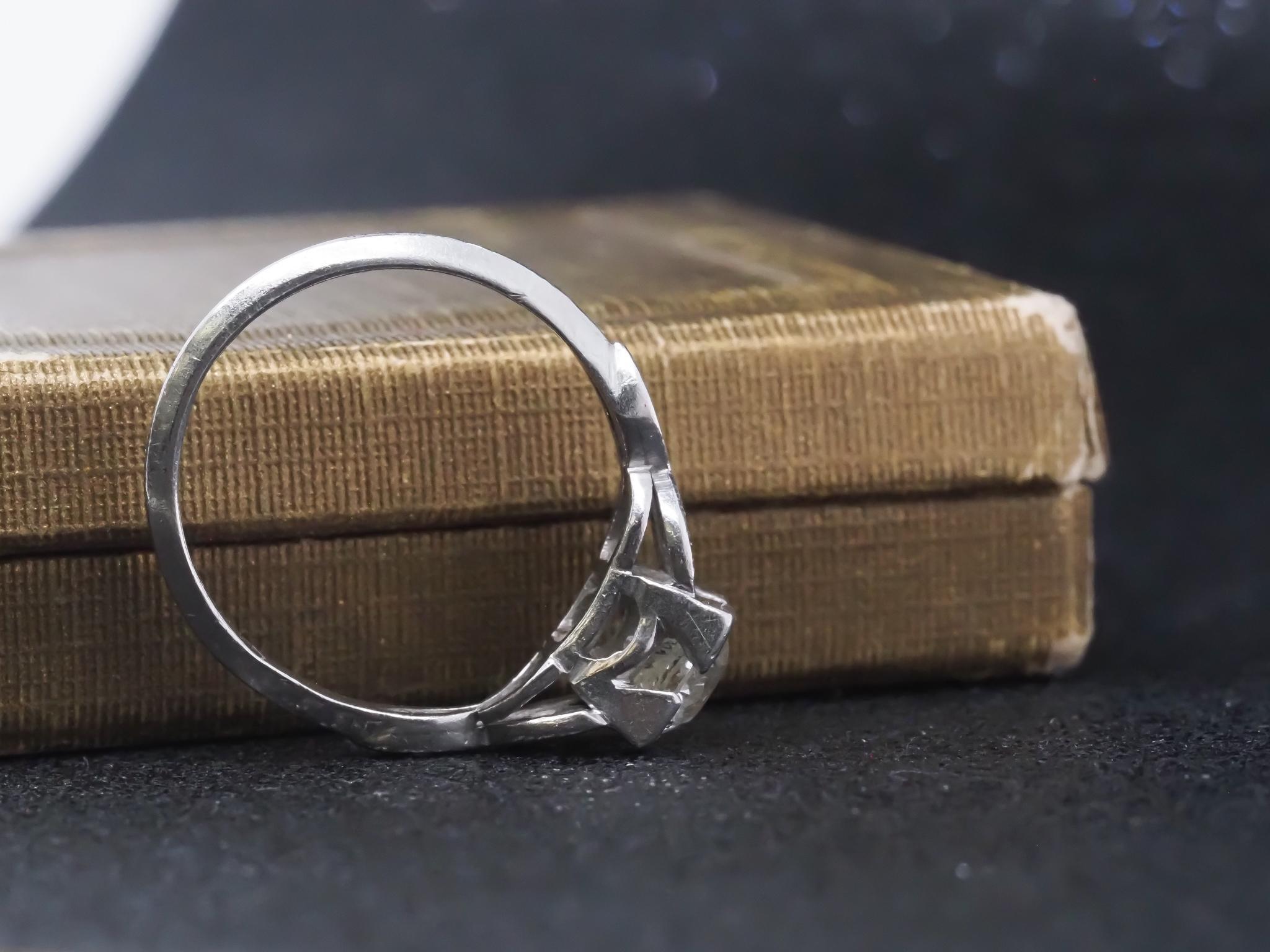 Bague de fiançailles en platine avec diamant européen de 0,65ct - VHK#1003 en vente 1