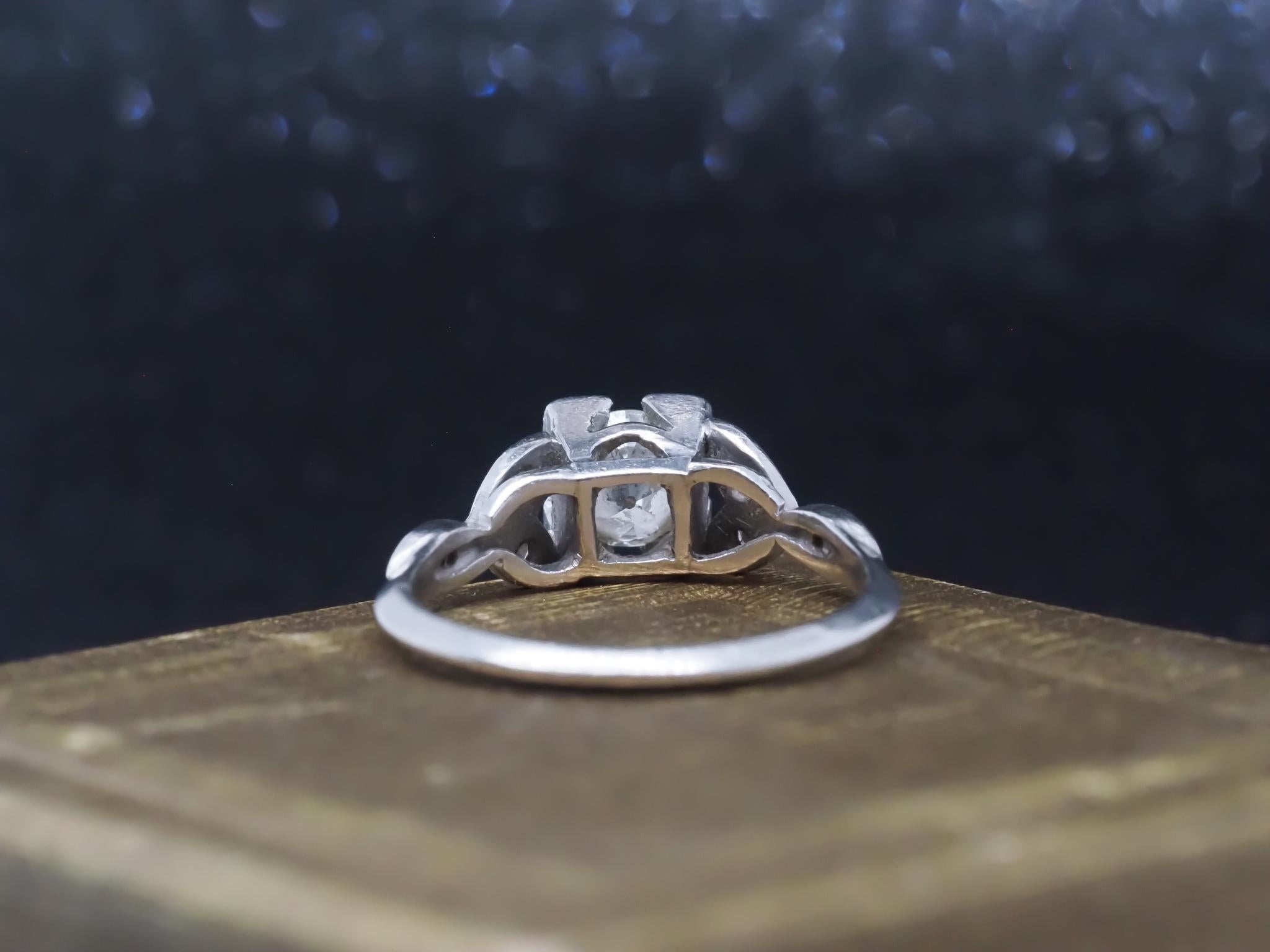 Bague de fiançailles en platine avec diamant européen de 0,65ct - VHK#1003 en vente 2