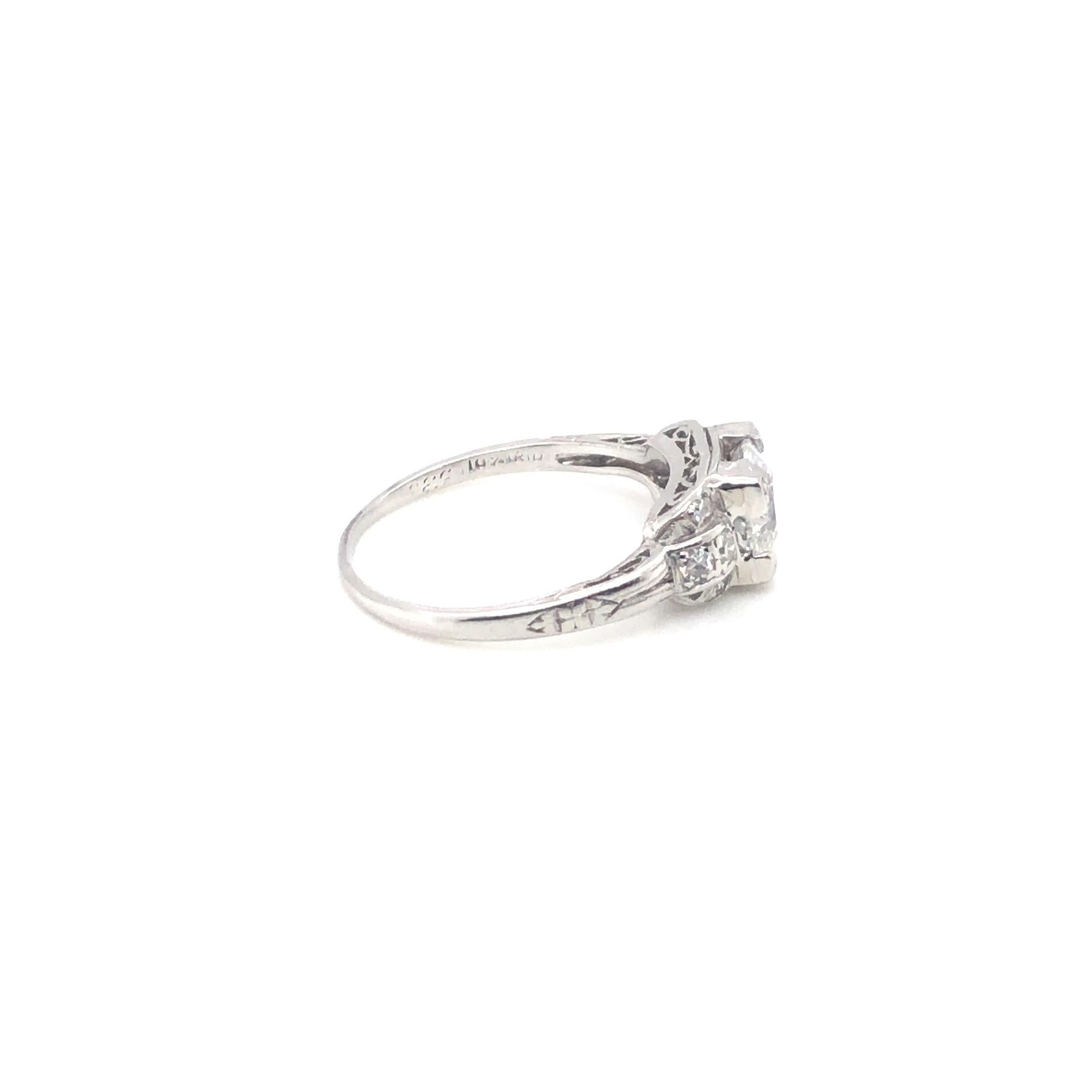 Estate Art Deco Diamond Platinum Ring In Good Condition For Sale In Dallas, TX