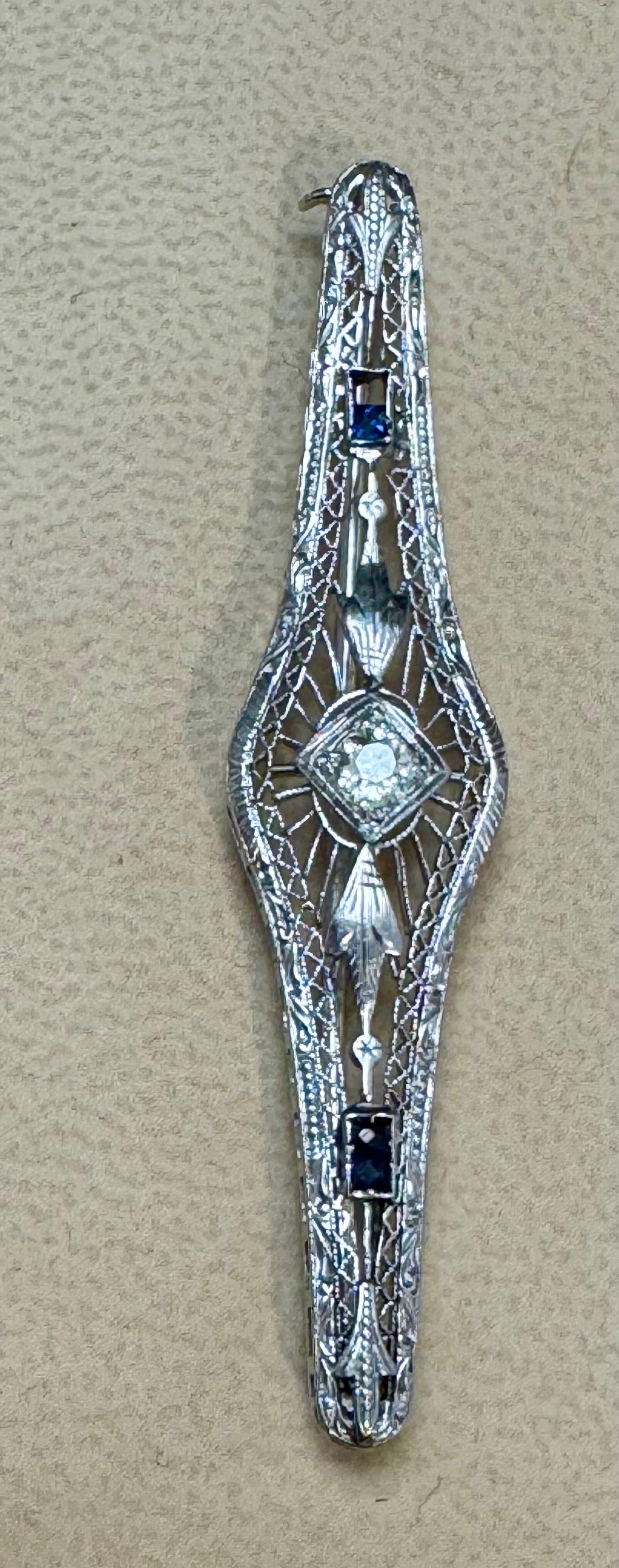Donna Tenuta Art Deco  Diamante, zaffiro e rubino in platino da 4,2 gm Spilla / Broccia Qualità VS in vendita