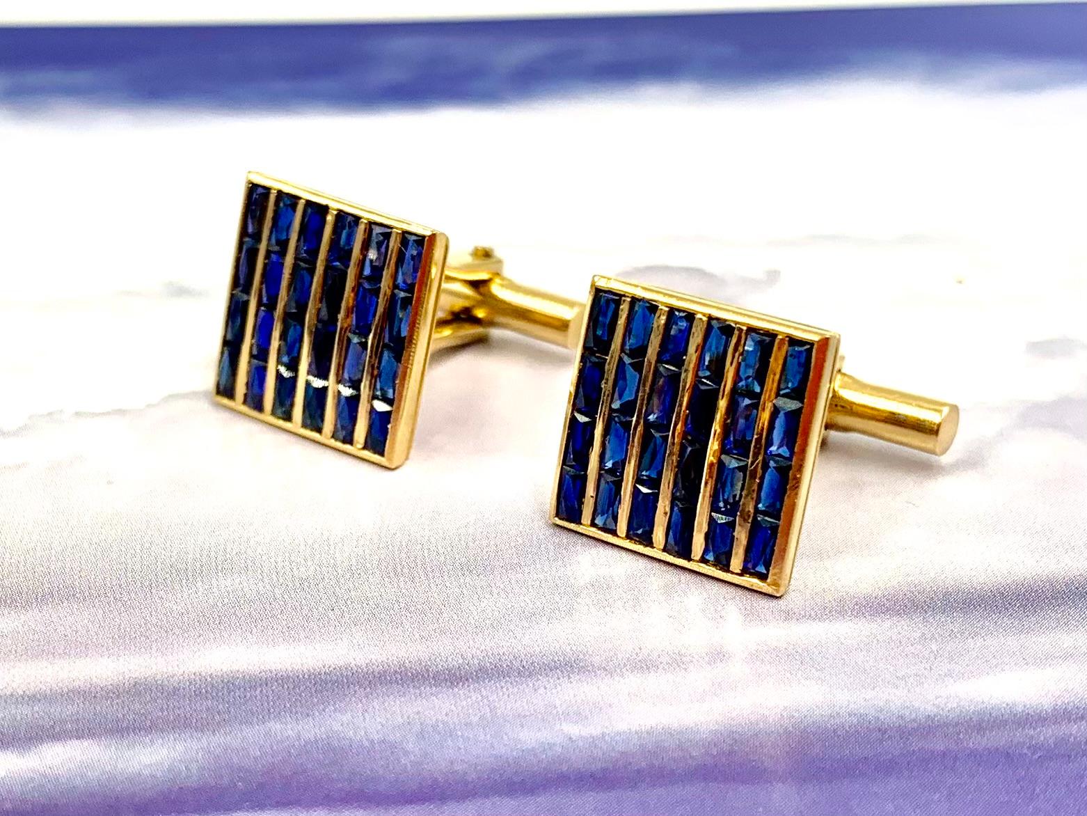 Boutons de manchette en or jaune 18 carats de très belle qualité, d'époque Art Déco, avec saphir en serti clos.
Début du 20e siècle
Les pierres précieuses taillées à la française remontent au XIVe siècle, évolution naturelle de la taille sur table,