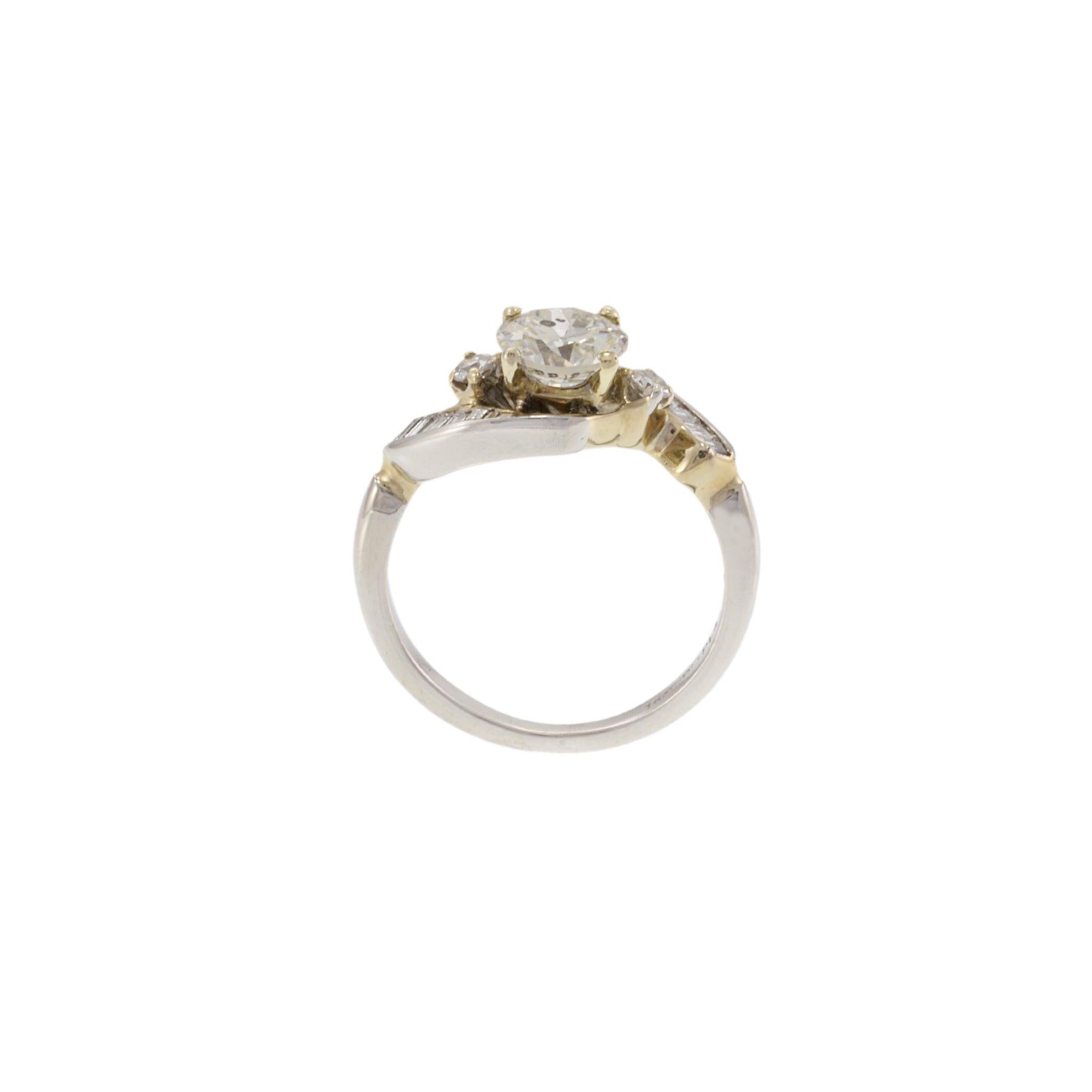 Anello di proprietà in platino e diamanti del periodo Art Deco In condizioni ottime in vendita a New York, NY