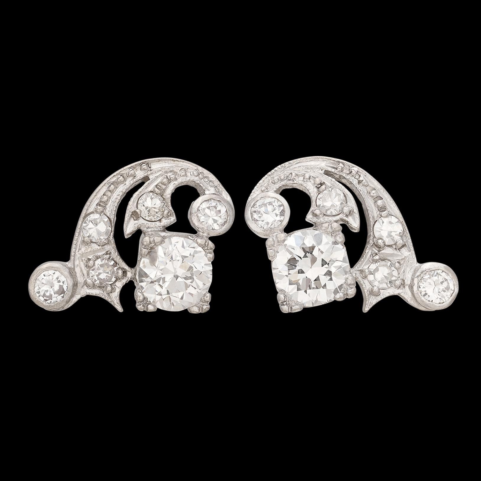 Art déco Platin-Diamant-Ohrringe mit Nachlass (Alteuropäischer Schliff) im Angebot