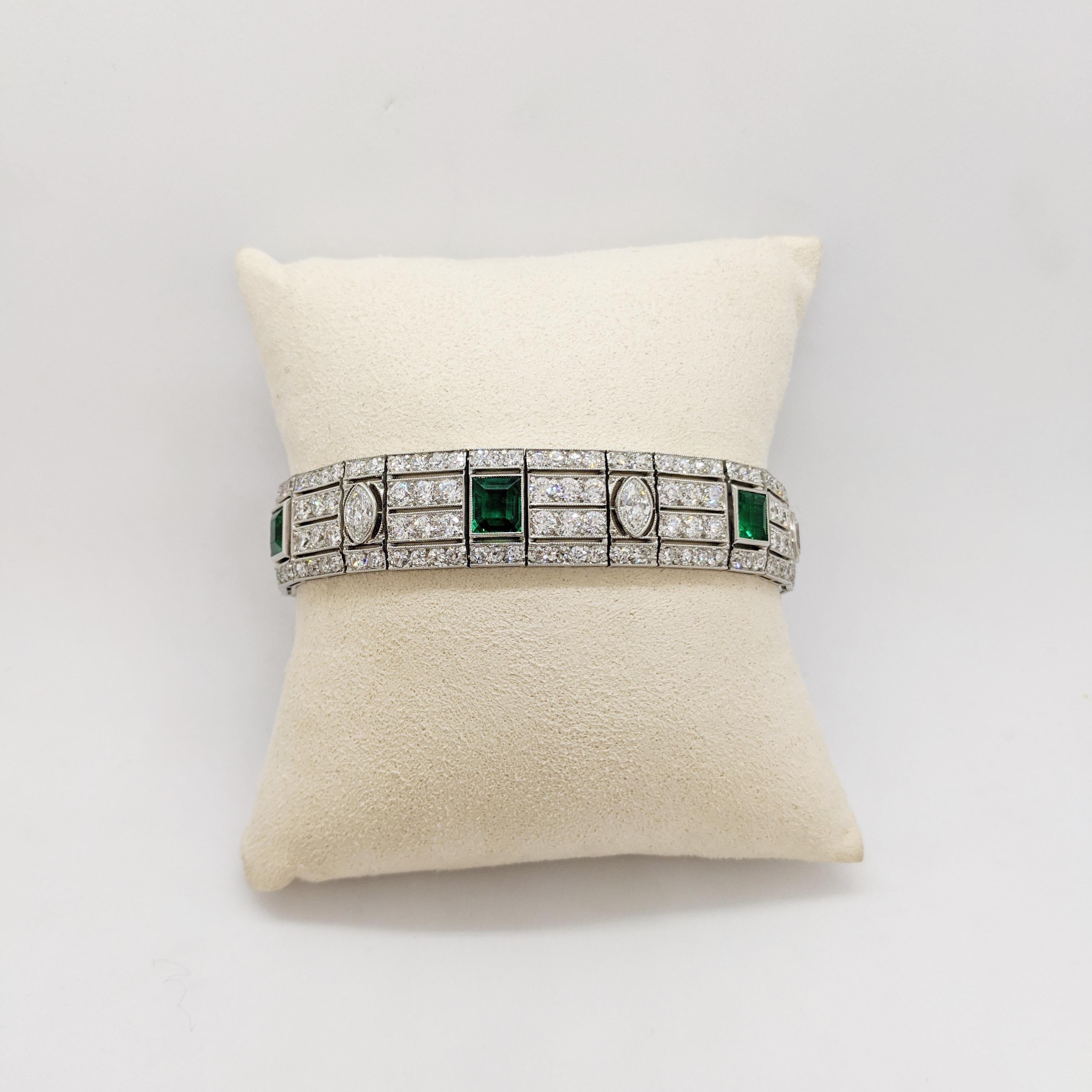 Nachlass Art Deco Platin-Armband mit Smaragd und Diamanten, um 1936 (Art déco) im Angebot