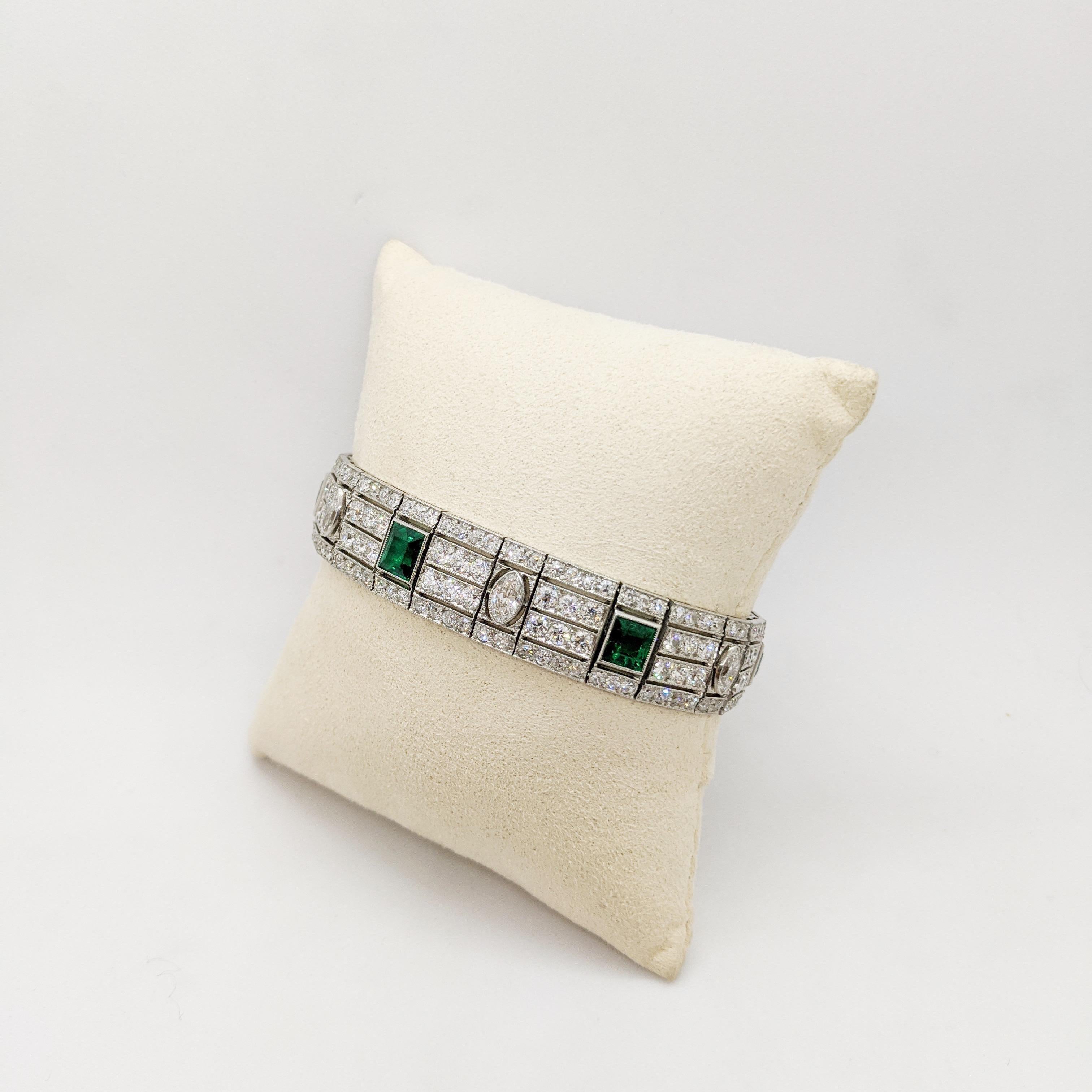 Nachlass Art Deco Platin-Armband mit Smaragd und Diamanten, um 1936 (Smaragdschliff) im Angebot