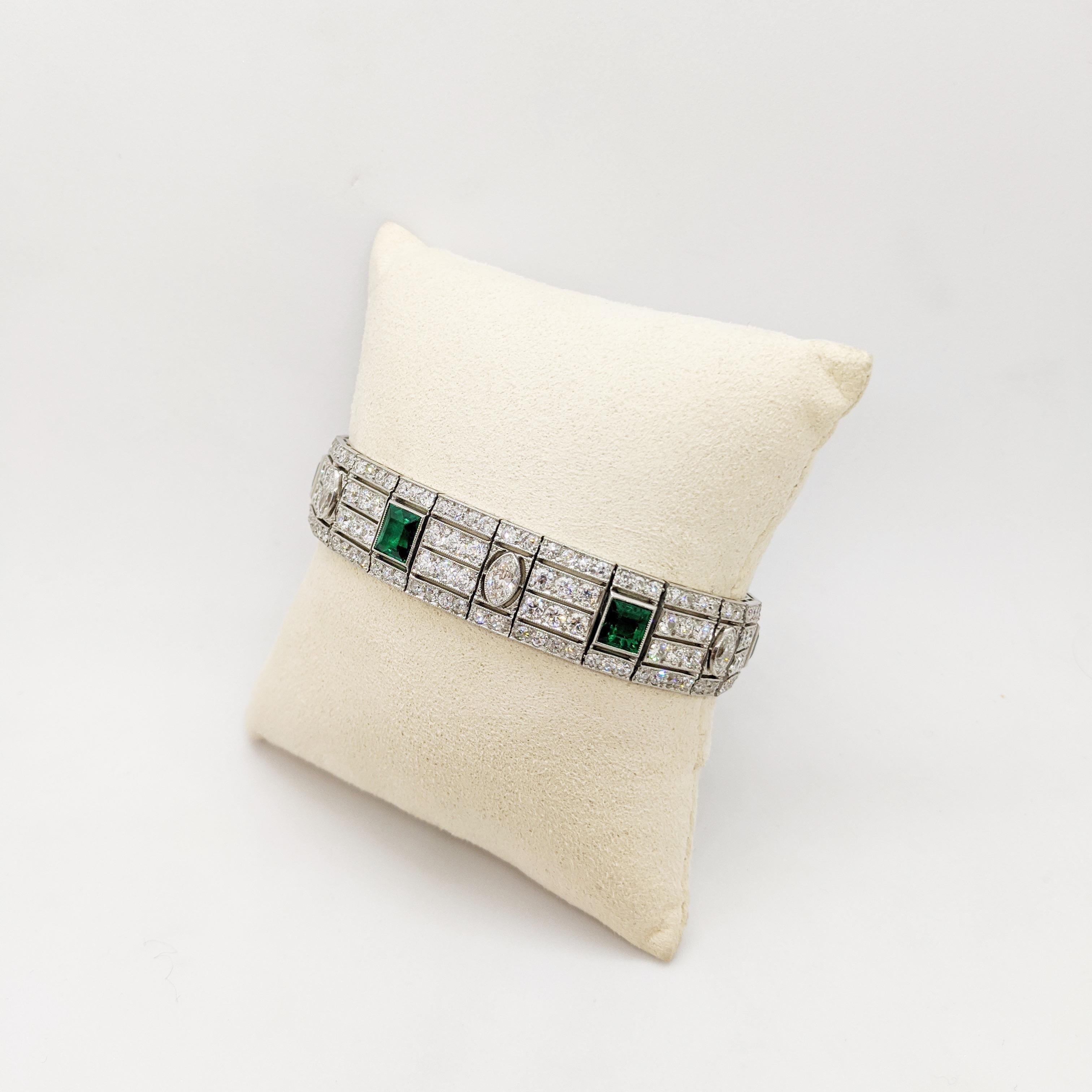 Nachlass Art Deco Platin-Armband mit Smaragd und Diamanten, um 1936 im Zustand „Hervorragend“ im Angebot in New York, NY