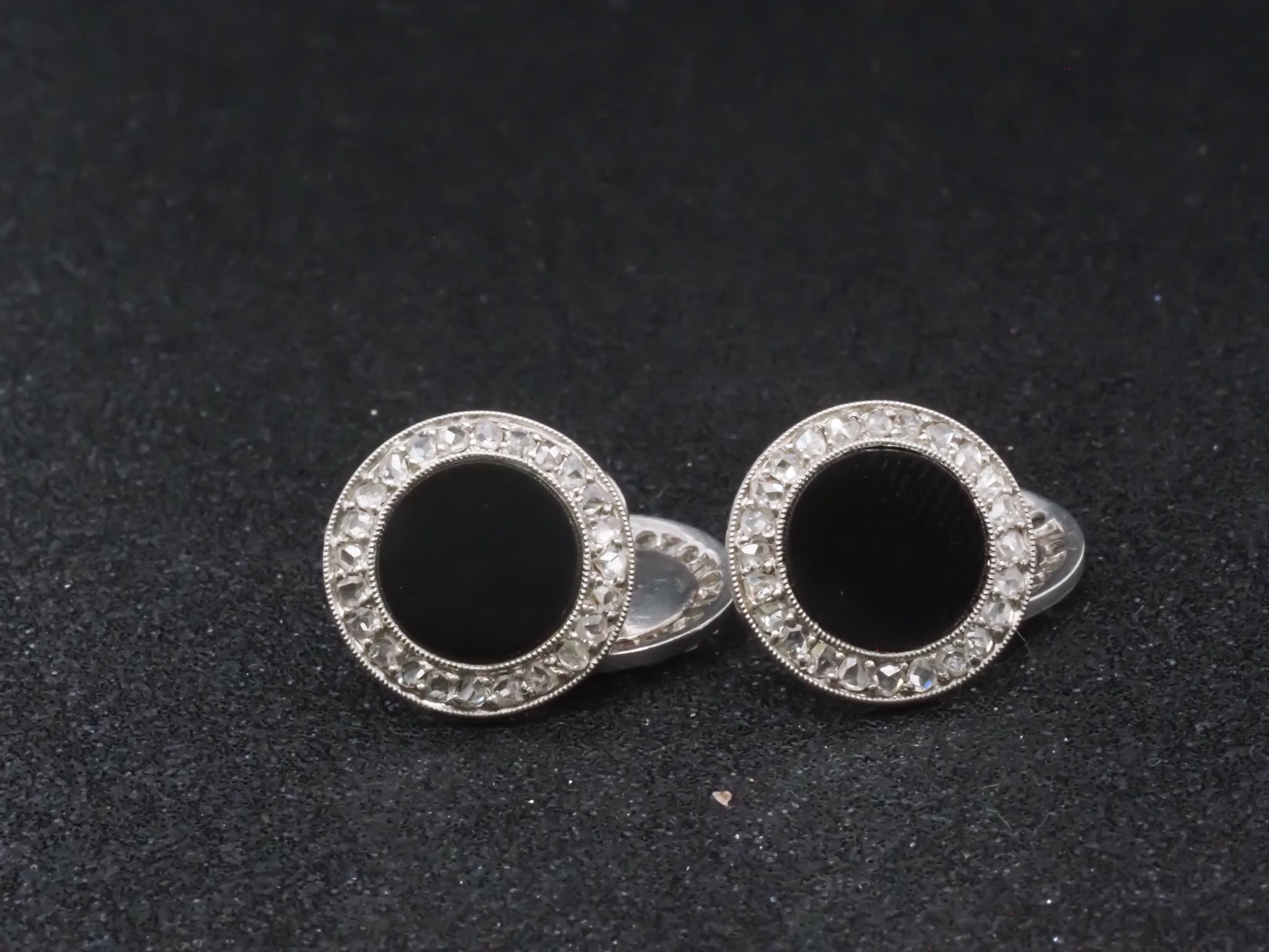 Boutons de manchette Art Déco en platine, onyx français et diamants - VHK#652A en vente