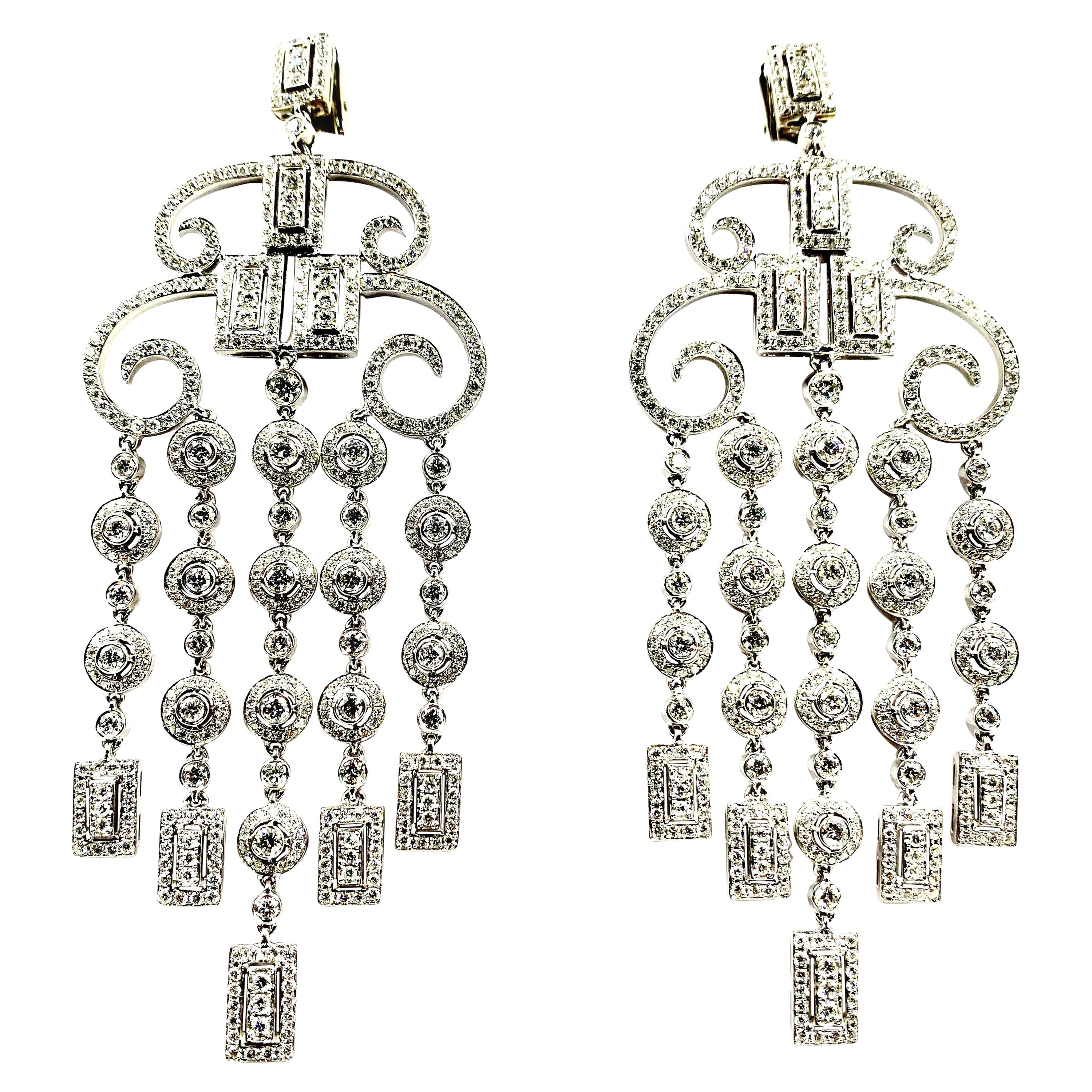 Boucles d'oreilles chandelier de style Art déco en or blanc 18 carats avec 6,00 carats de diamants TCW