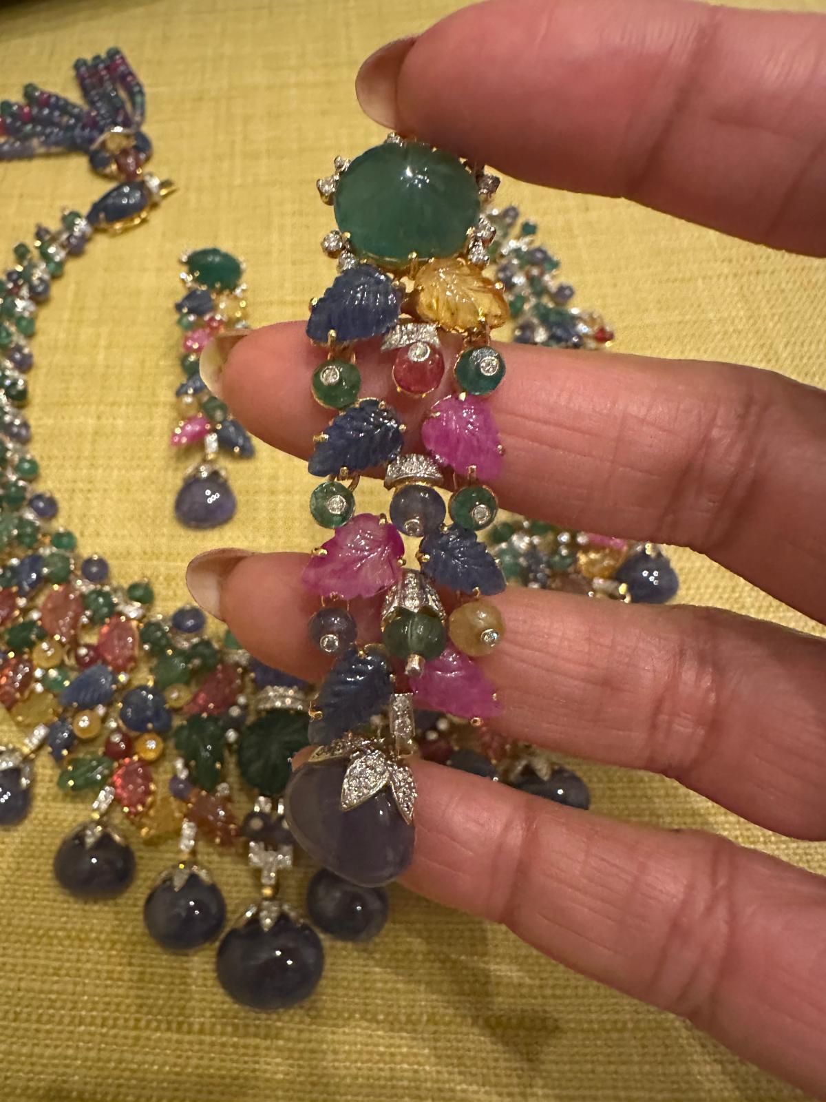 Conjunto de collar Estate Art Decó inspirado en el tutti frutti de piedras preciosas talladas y diamantes en venta 11