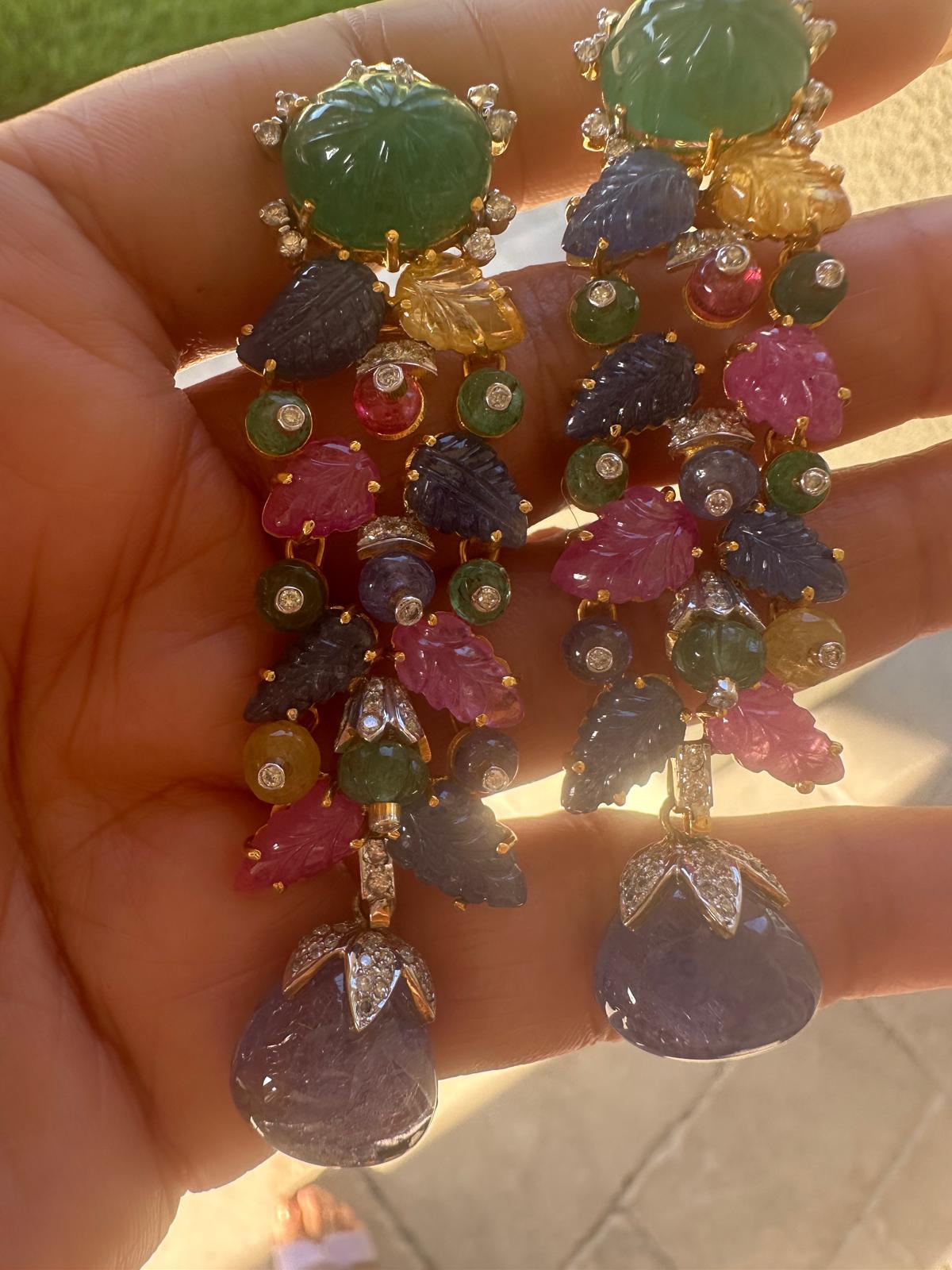 Set di collane con diamanti e pietre preziose intagliate di ispirazione Art Carved di proprietà. in vendita 3