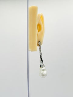 Assael, boucles d'oreilles en or 18 carats, perles des mers du Sud et diamants blancs et noirs