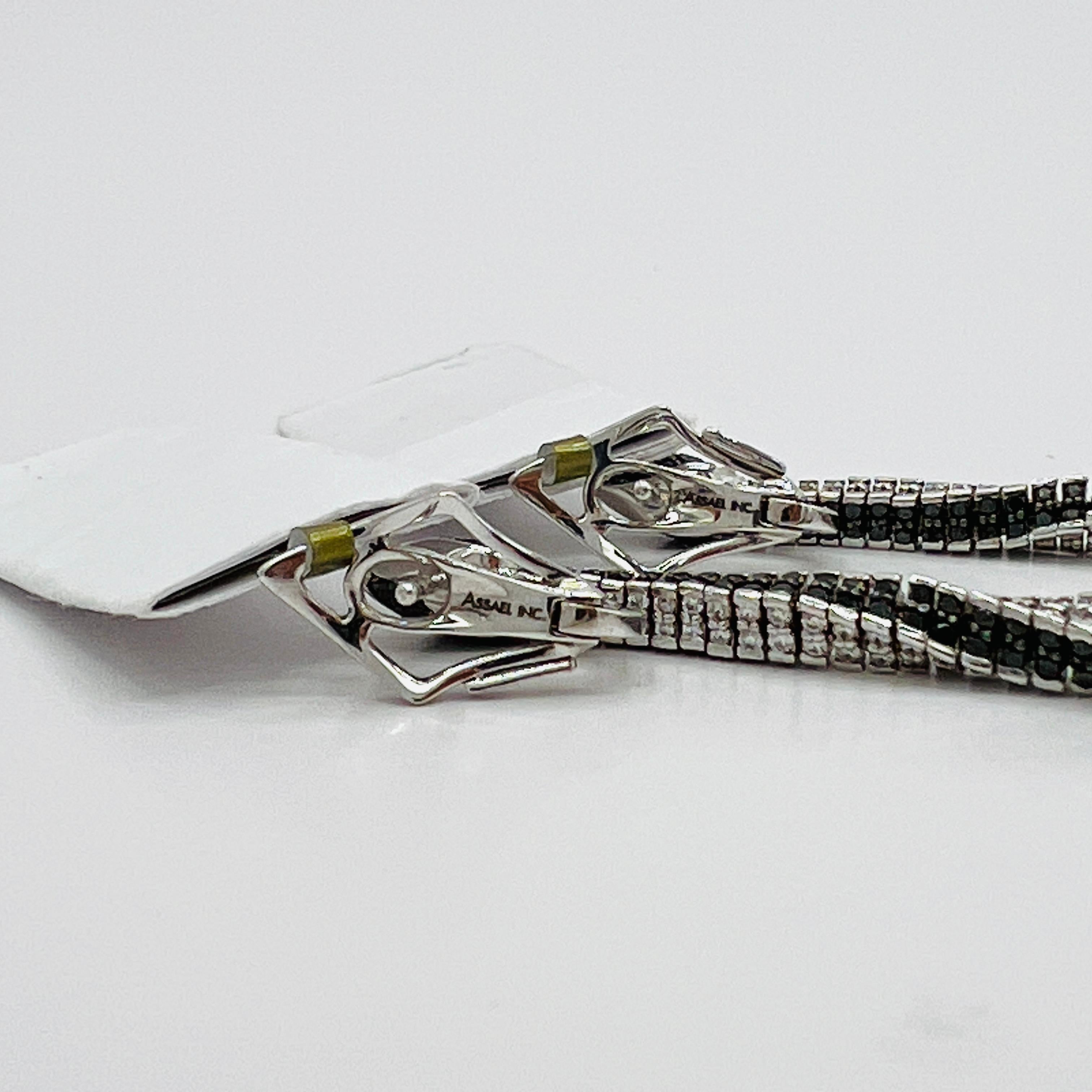 Assael, boucles d'oreilles en or 18 carats, perles des mers du Sud et diamants blancs et noirs en vente 1
