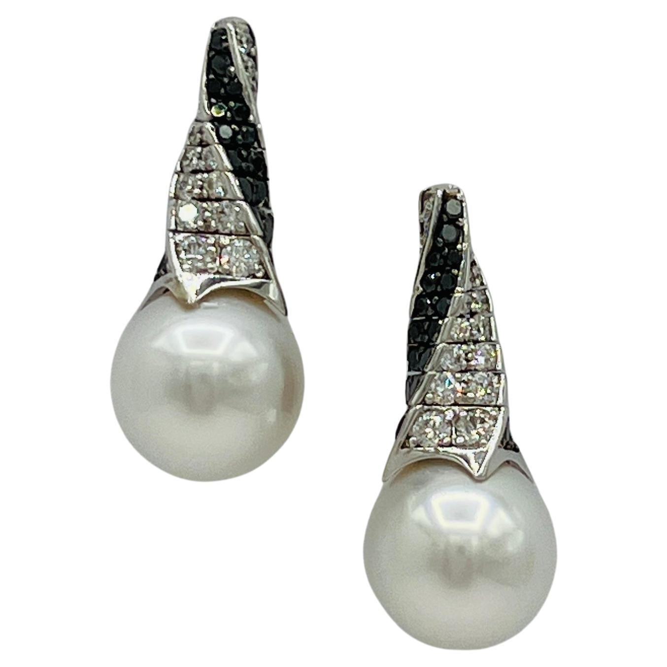 Pendientes Estate Assael de perla blanca de los Mares del Sur y diamantes blancos y negros en oro de 18 quilates