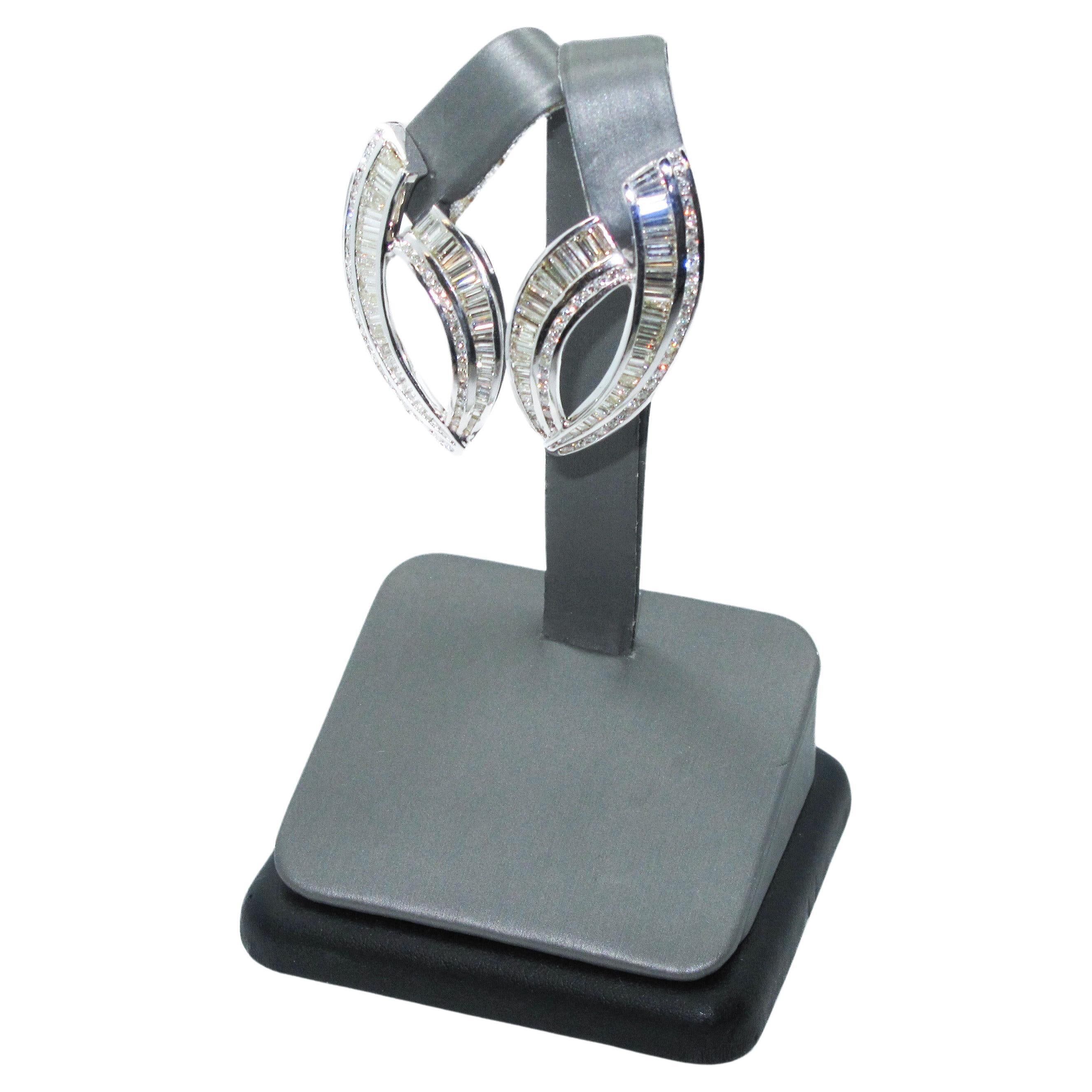 Estate Baguette und runde Brillant-Diamant-Ohrringe  im Angebot