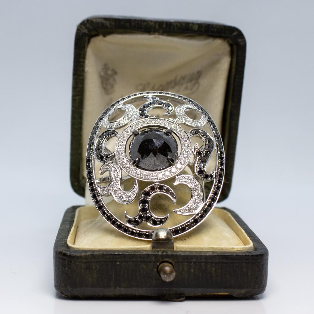 Bague bicolore à diamant noir et diamant blanc de taille rose Estate en vente 1