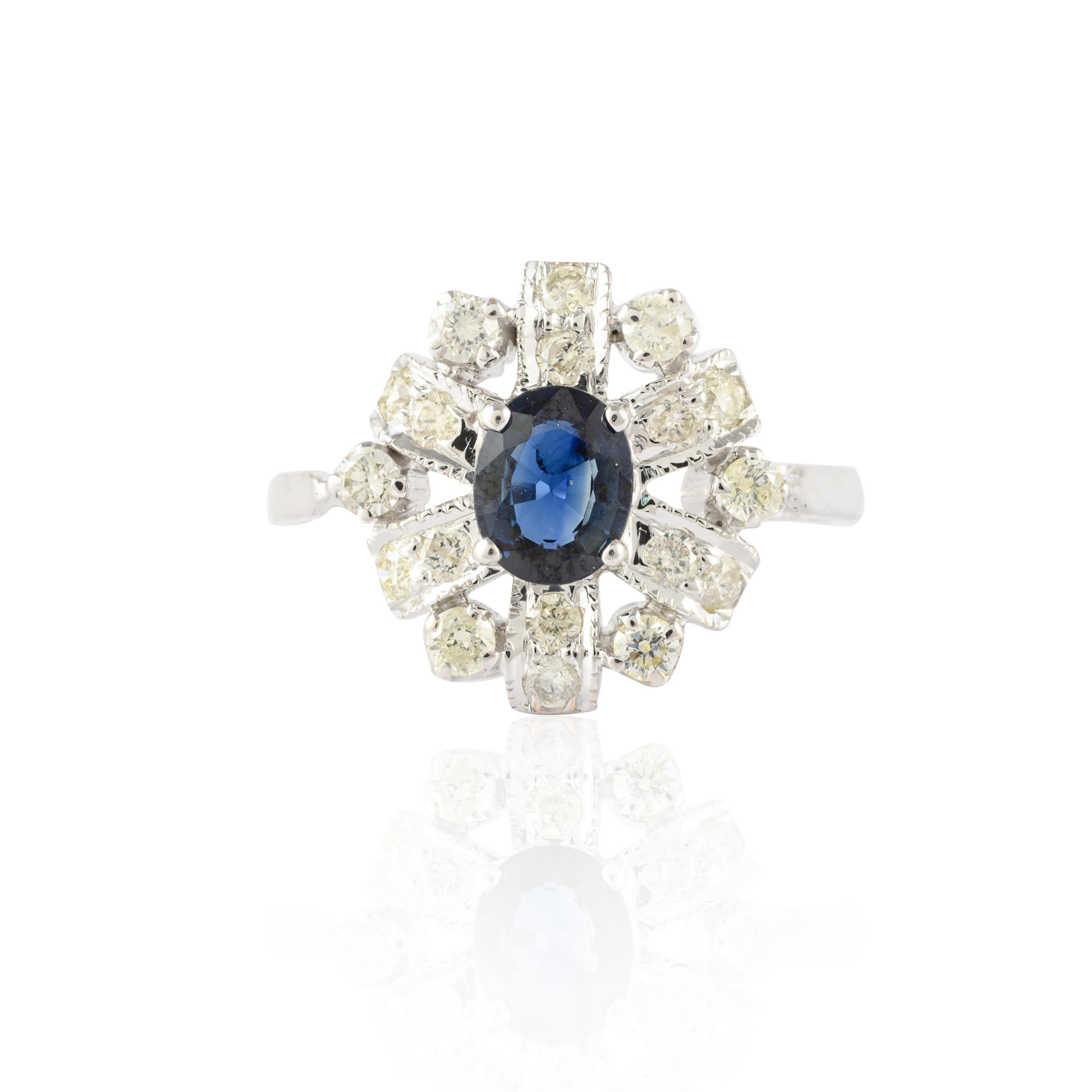 En vente :  Bague de mariage en or blanc massif 14 carats avec saphir bleu et halo de diamants en grappe 2