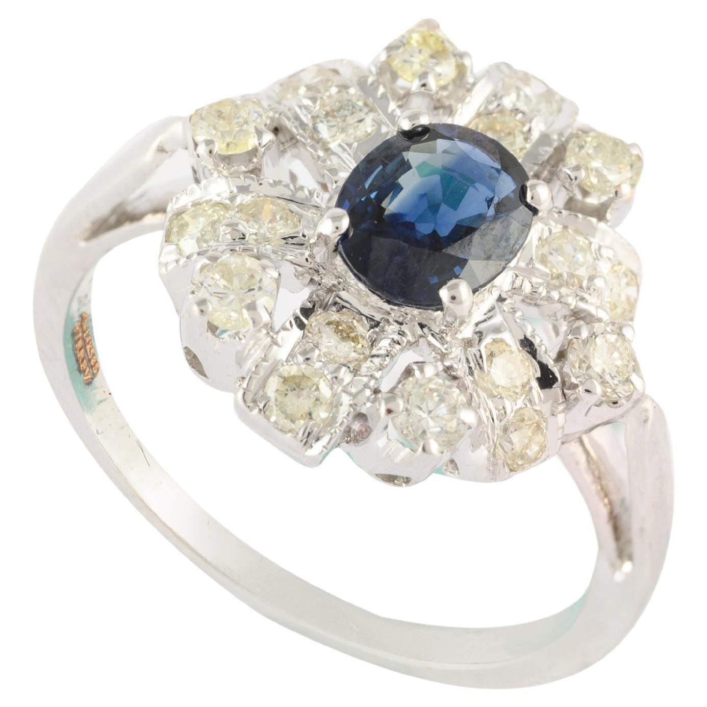 En vente :  Bague de mariage en or blanc massif 14 carats avec saphir bleu et halo de diamants en grappe
