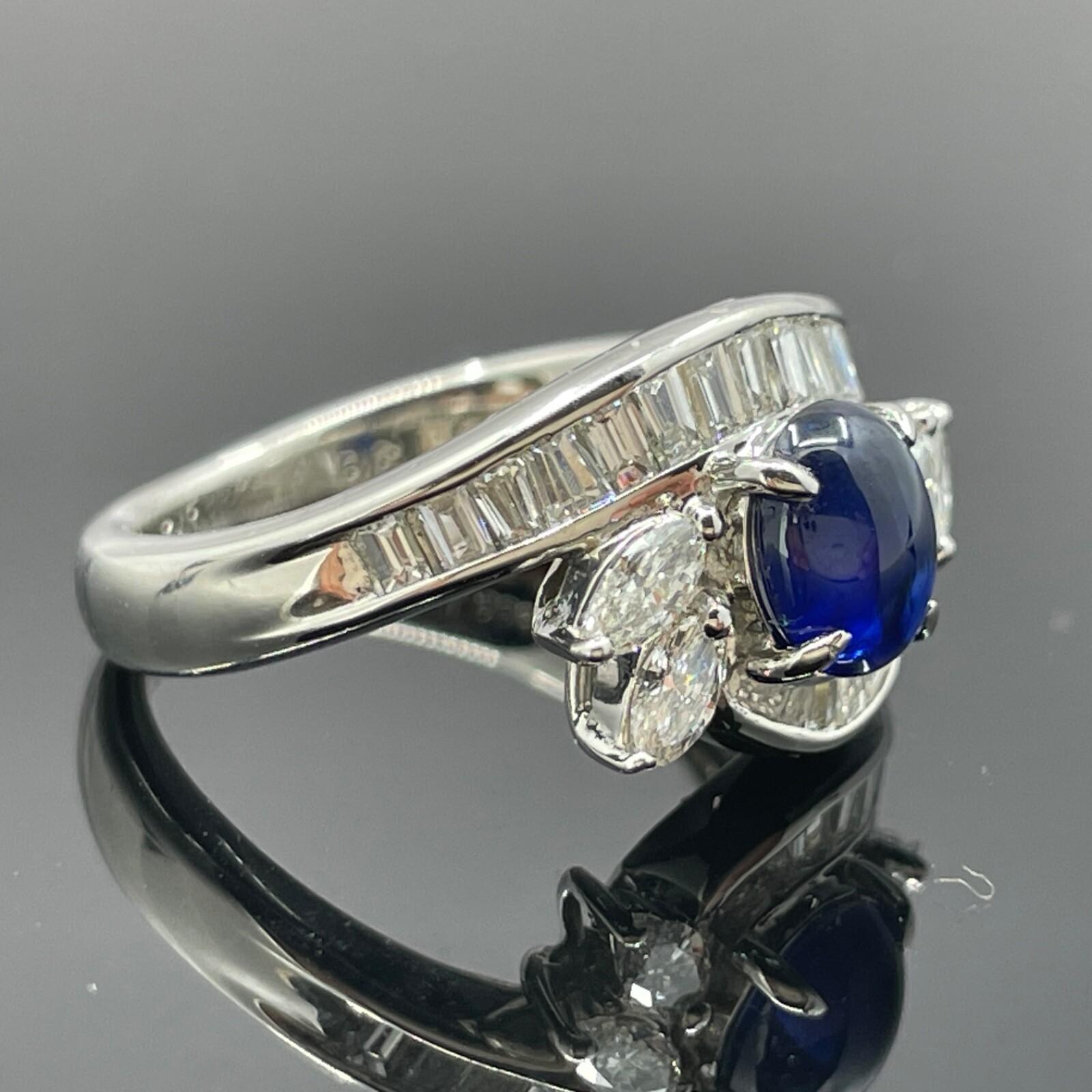 Taille cabochon Bague en platine saphir bleu cabochon et diamant 2.15ctw en vente