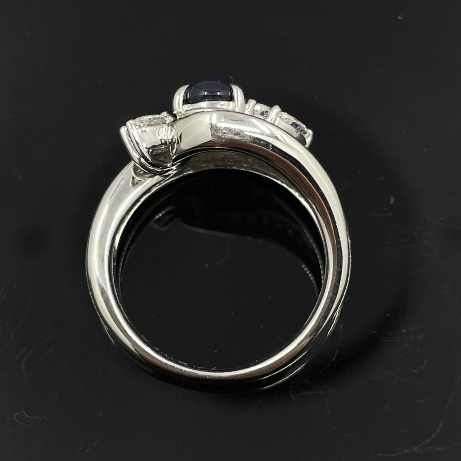 Bague en platine saphir bleu cabochon et diamant 2.15ctw en vente 1