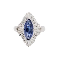  Bague cocktail en platine, saphir bleu marquise et diamant blanc