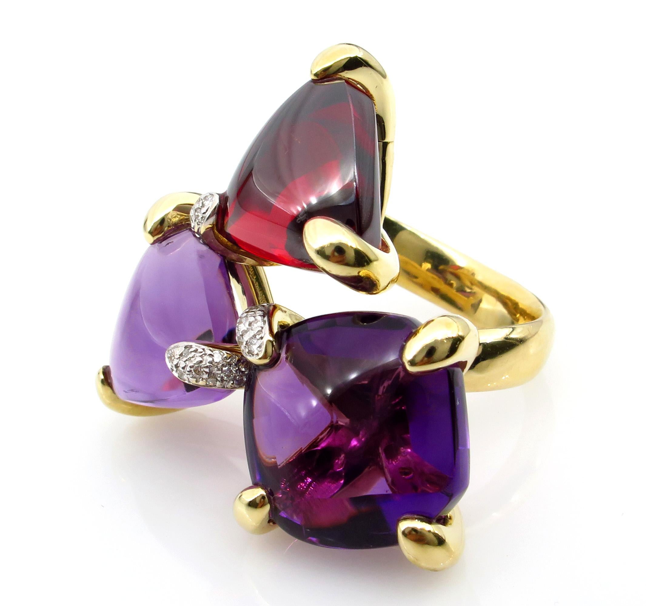 Estate Bold Fashion Garnet Amethyst Diamond 18K Yellow Gold Ring In Good Condition For Sale In New York, NY