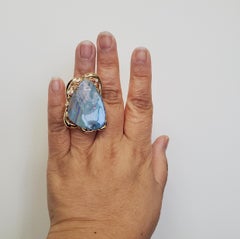Nachlass Boulder Opal, Diamant, Smaragd und Rubin Cocktail-Ring in 18k Gelbgold