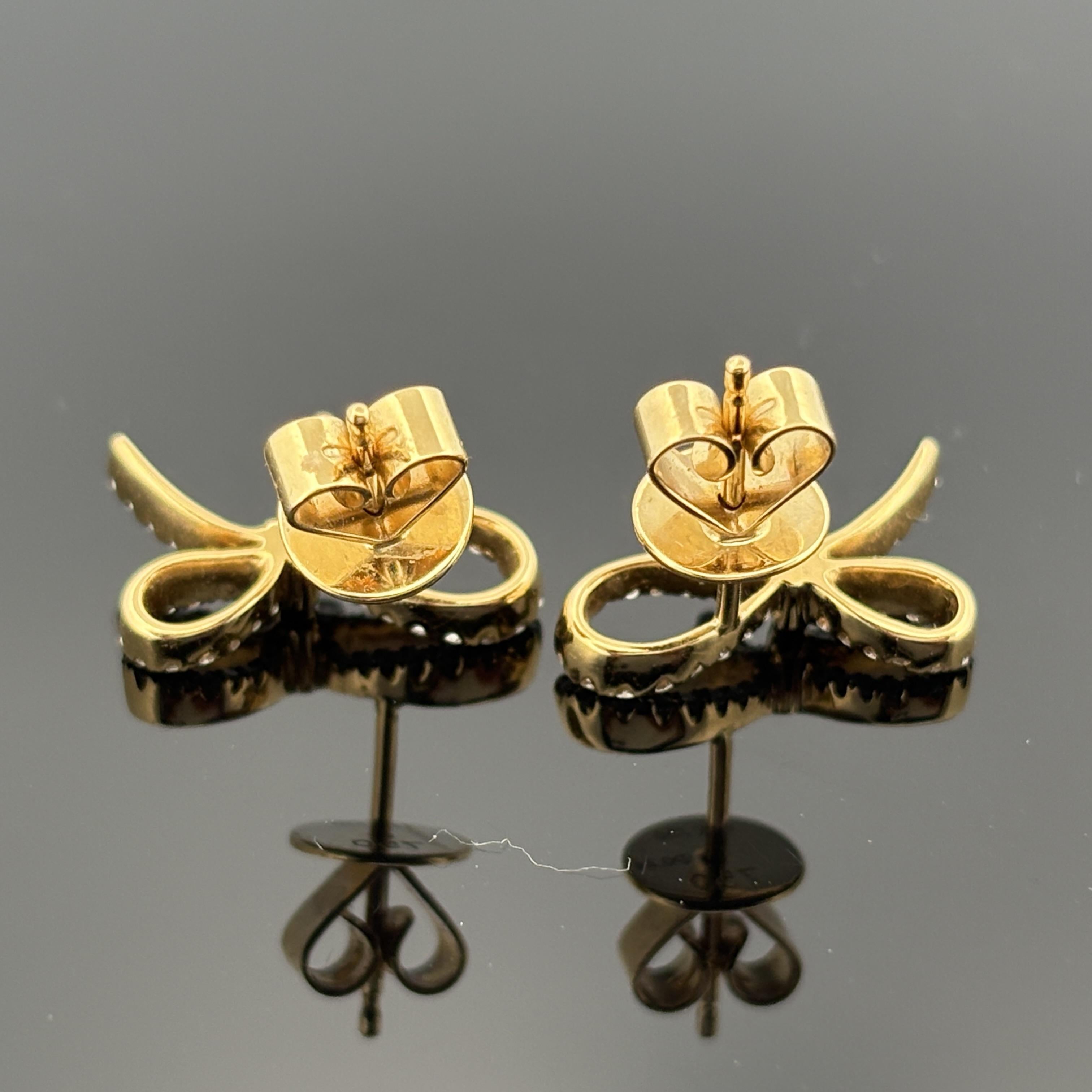 Donna Orecchini con diamanti a fiocco Estate 0,24ctw in oro giallo 18k in vendita