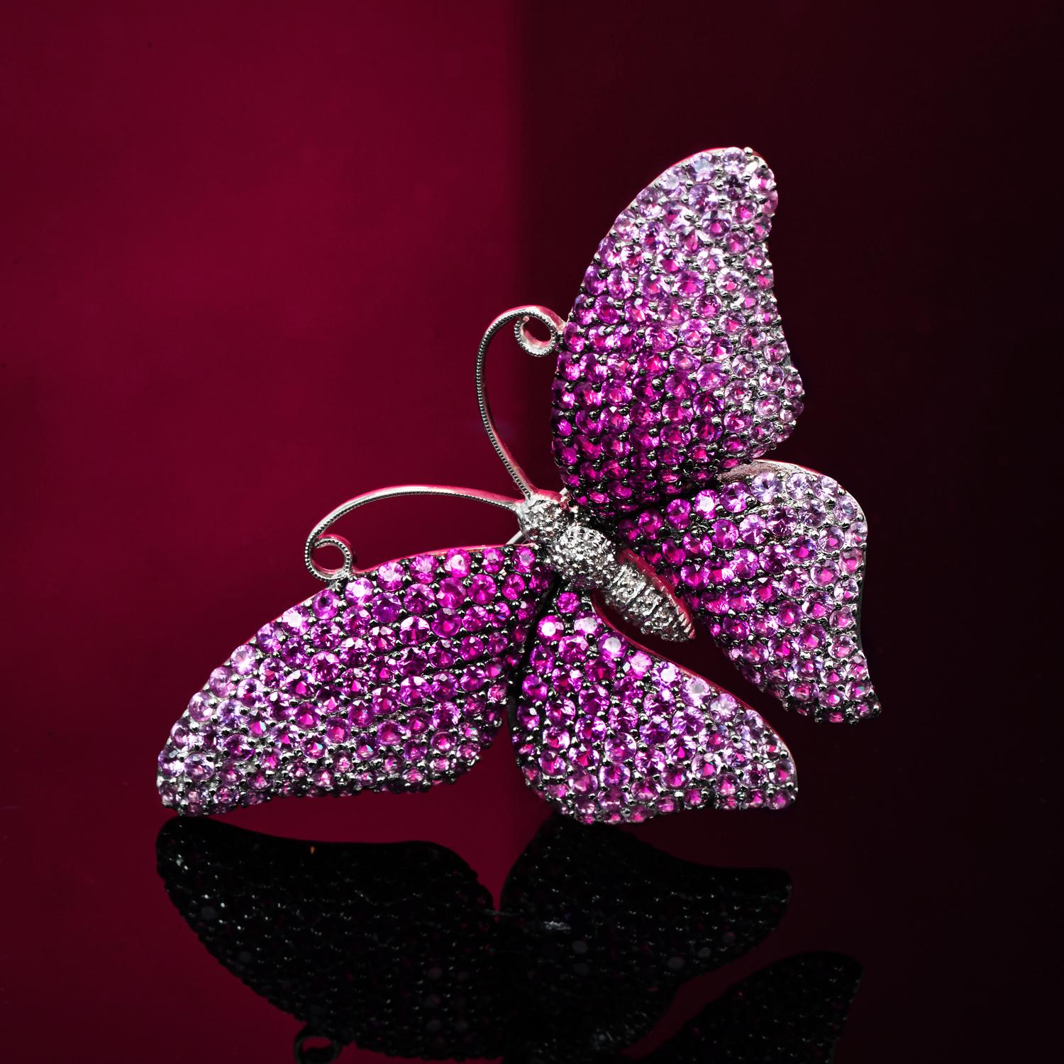 Anstecknadelanhänger mit Schmetterling Rosa Saphir 18K Gold Rosa im Angebot 1