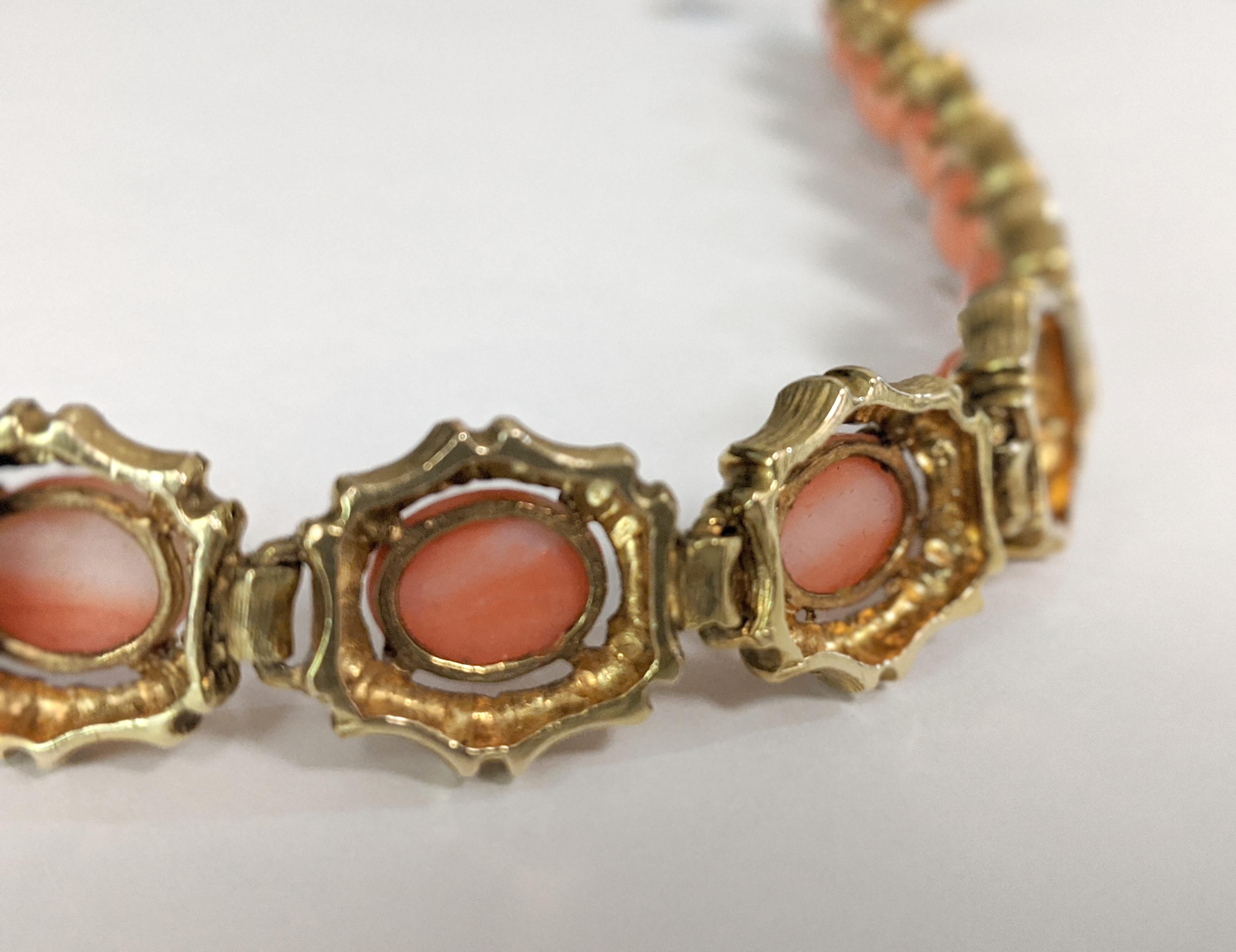 Women's Estate Cabochon Coral Bracelet in Yellow Gold