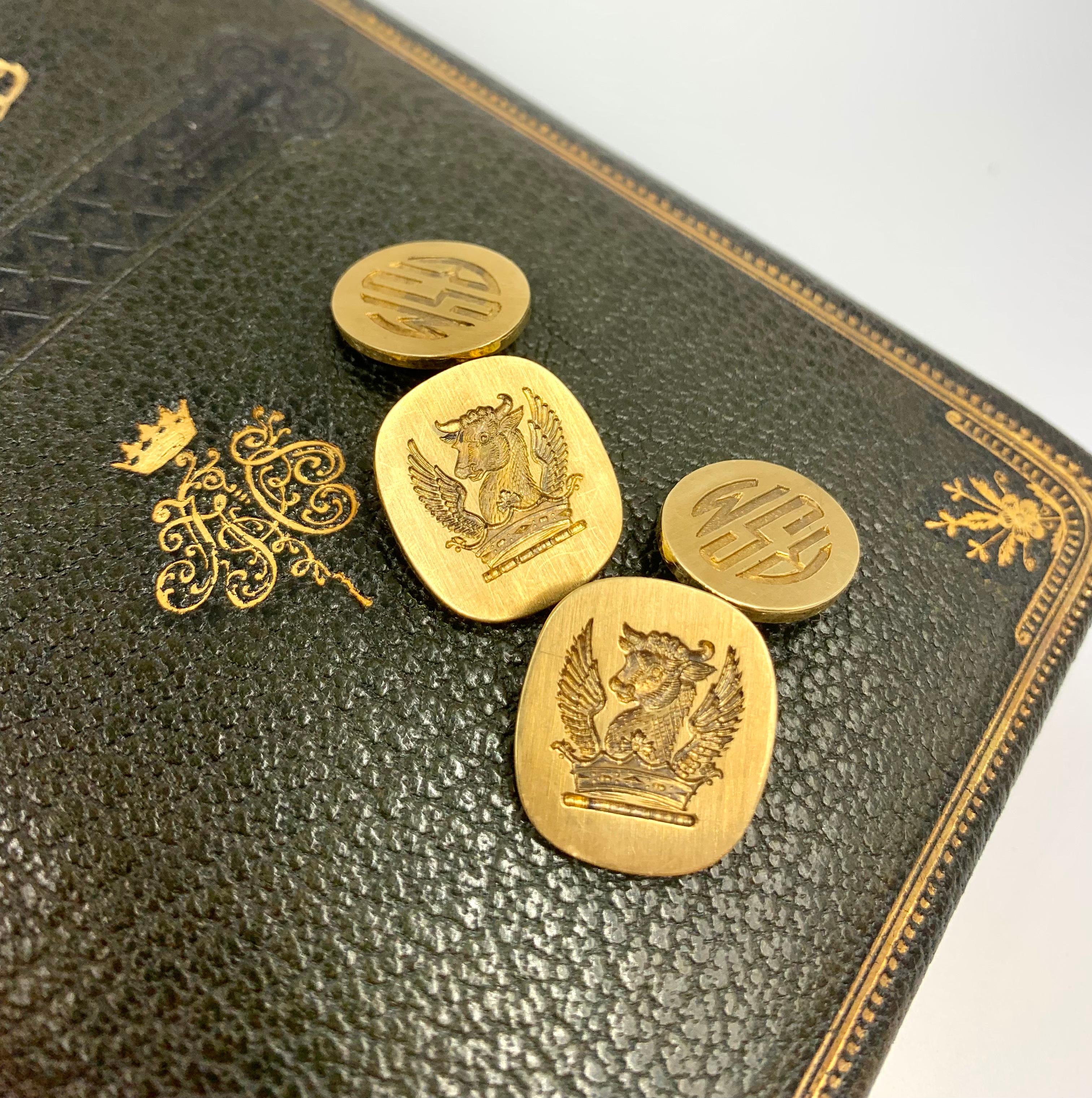 Cartier Boutons de manchette en or 18 carats avec intaille en forme de taureau ailé et armorié, ancienne propriété en vente 5