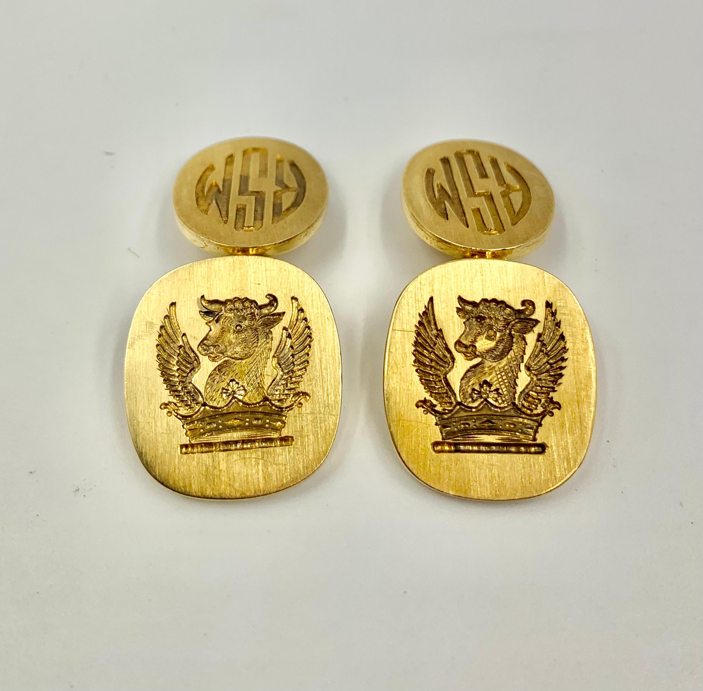 Georgien Cartier Boutons de manchette en or 18 carats avec intaille en forme de taureau ailé et armorié, ancienne propriété en vente