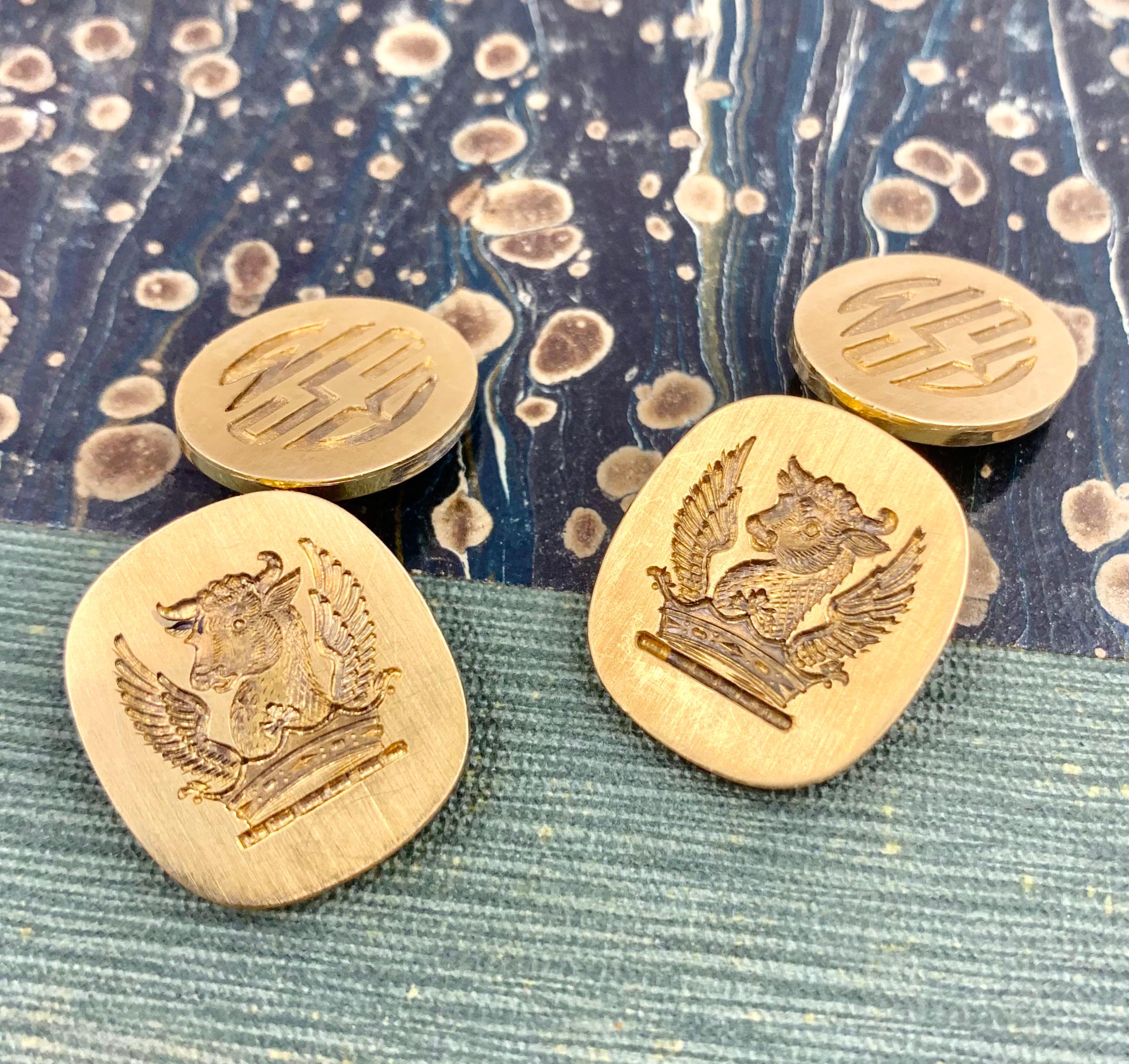 Nachlass Cartier Manschettenknöpfe aus 18 Karat Gold mit geflügeltem Stier-Intaglio im Angebot 1