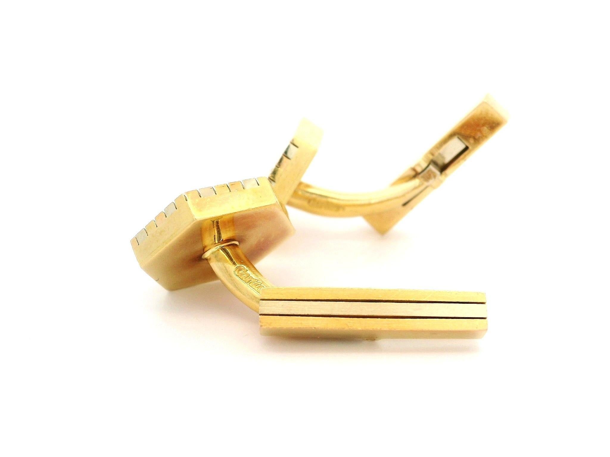 Cartier Boutons de manchette tourbillonnants hexagonaux en or tricolore 18 carats en vente 2